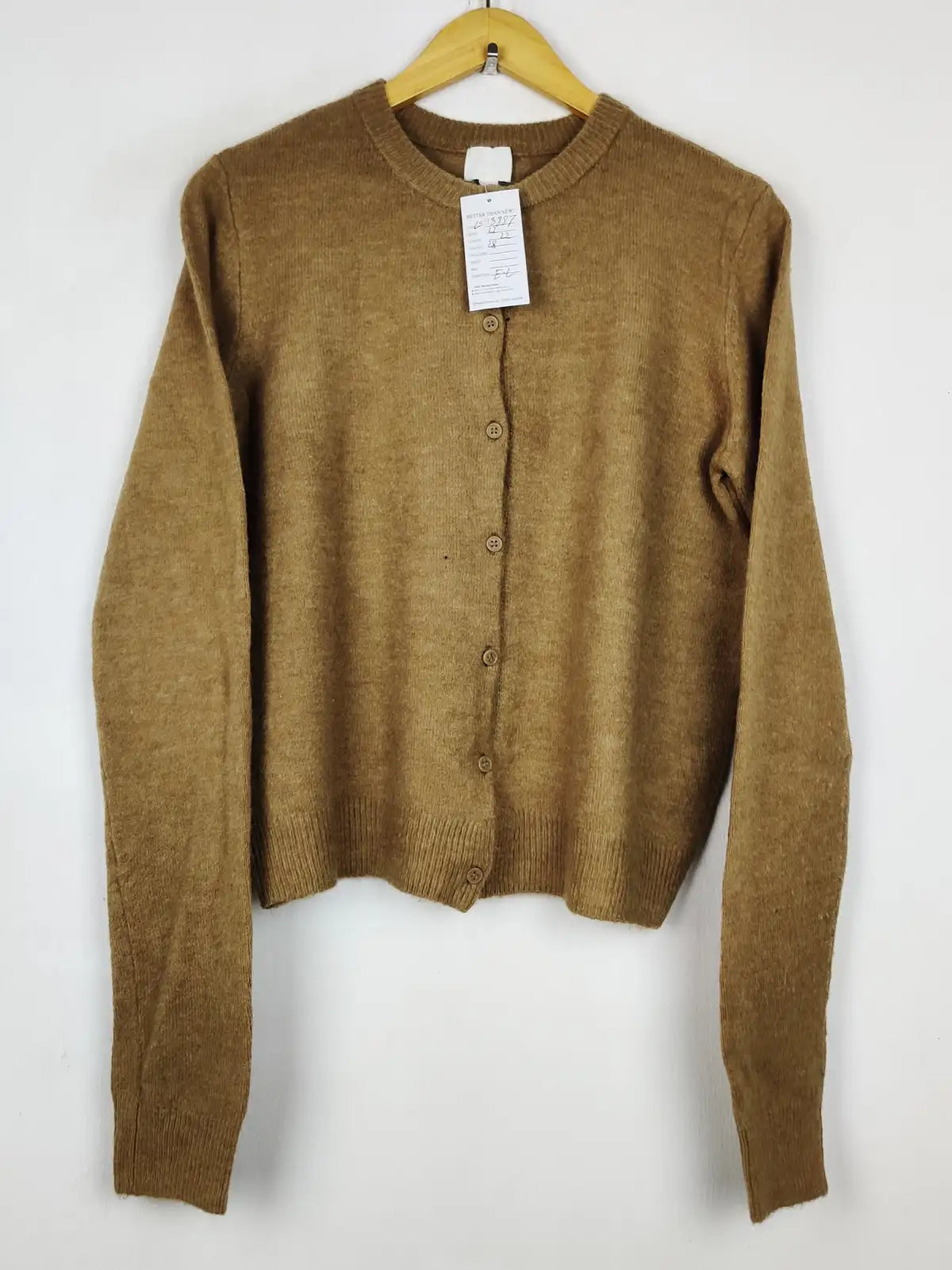 Buy online pre-used pre-loved 100% authentic & Original branded H&M (LS-18887) available in Pakistan. Top international brands avilable.