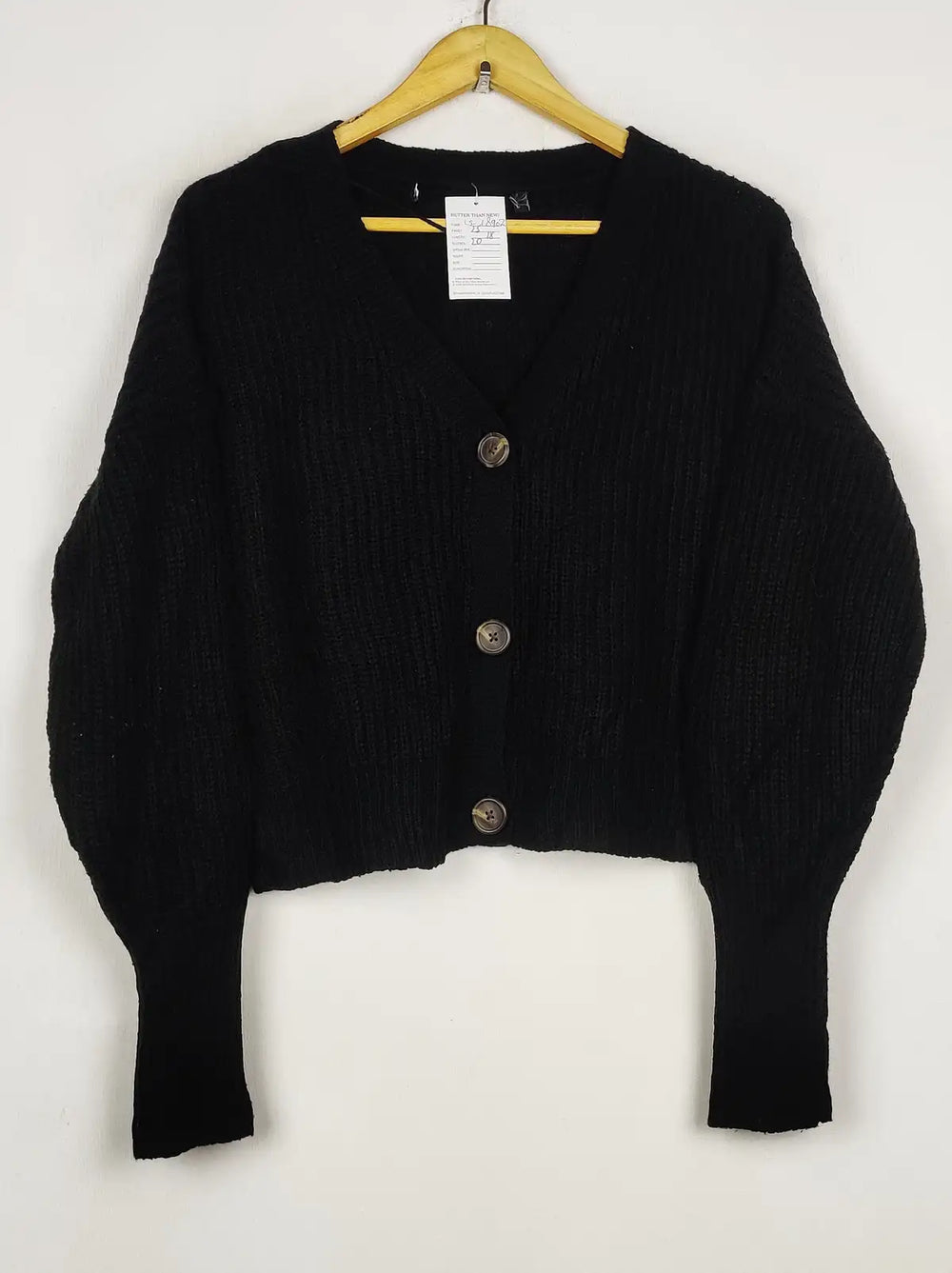 Buy online pre-used pre-loved 100% authentic & Original branded Unknown Brand (LS-18902) available in Pakistan. Top international brands avilable.