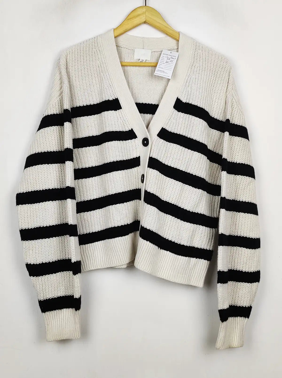 Buy online pre-used pre-loved 100% authentic & Original branded H&M (LS-18903) available in Pakistan. Top international brands avilable.