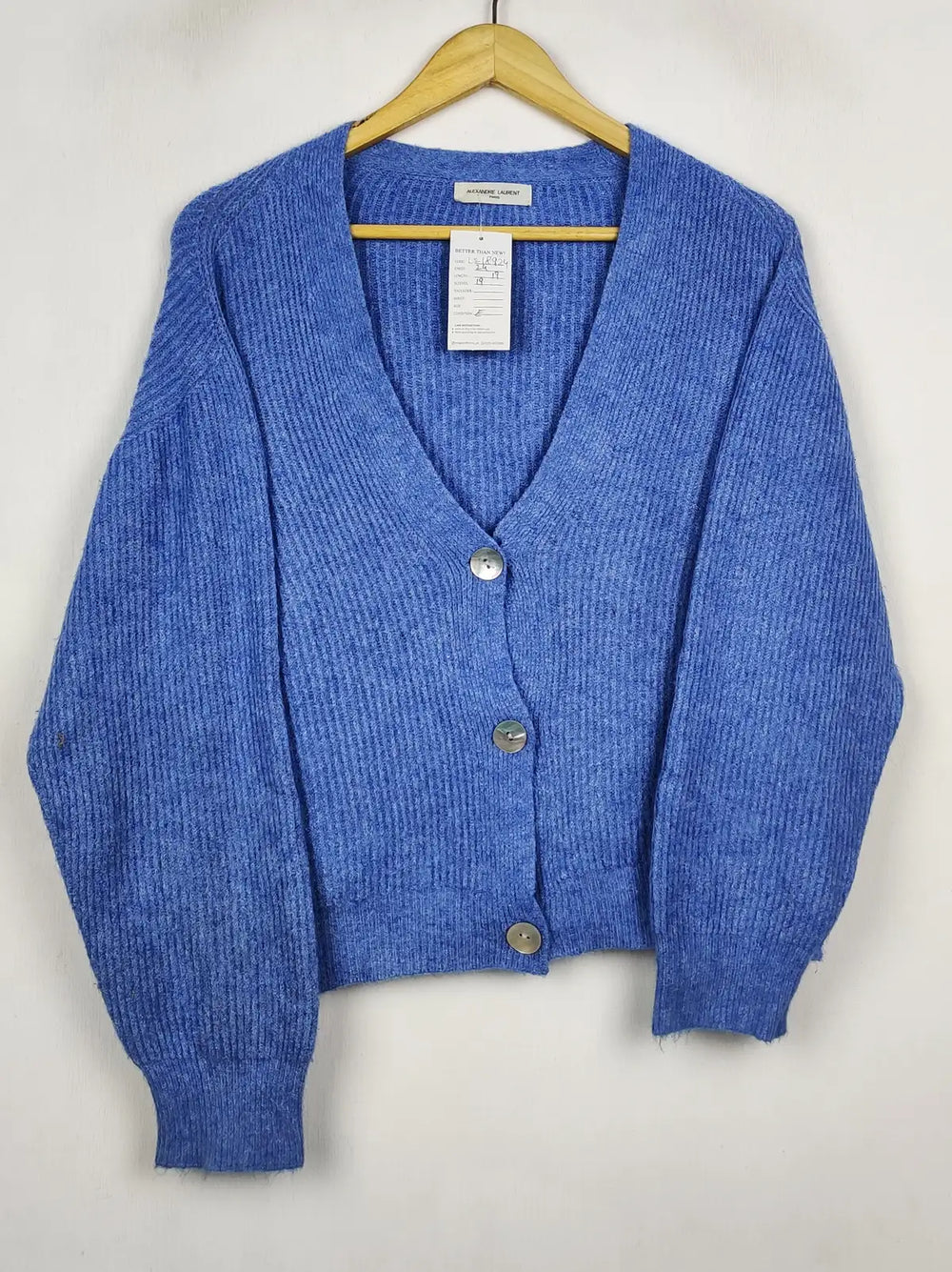 Buy online pre-used pre-loved 100% authentic & Original branded Paris (LS-18924) available in Pakistan. Top international brands avilable.