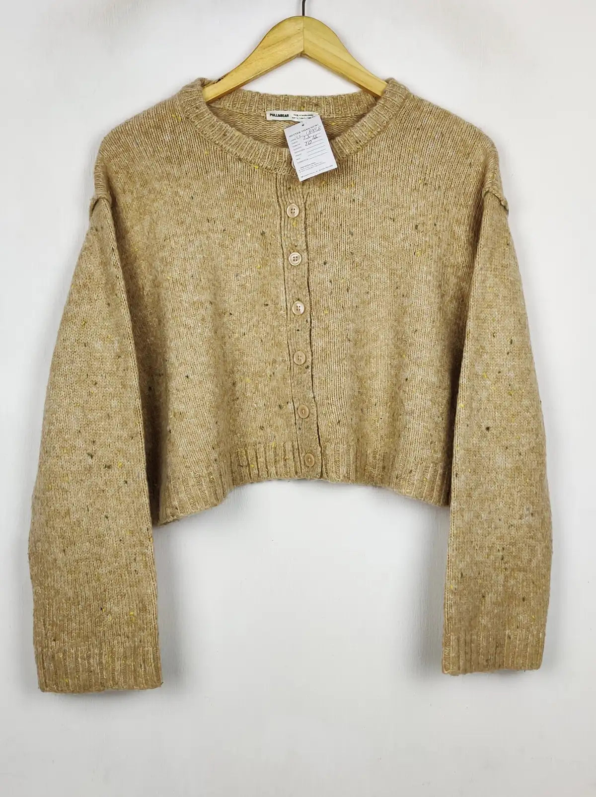 Buy online pre-used pre-loved 100% authentic & Original branded Pull&Bear (LS-18938) available in Pakistan. Top international brands avilable.
