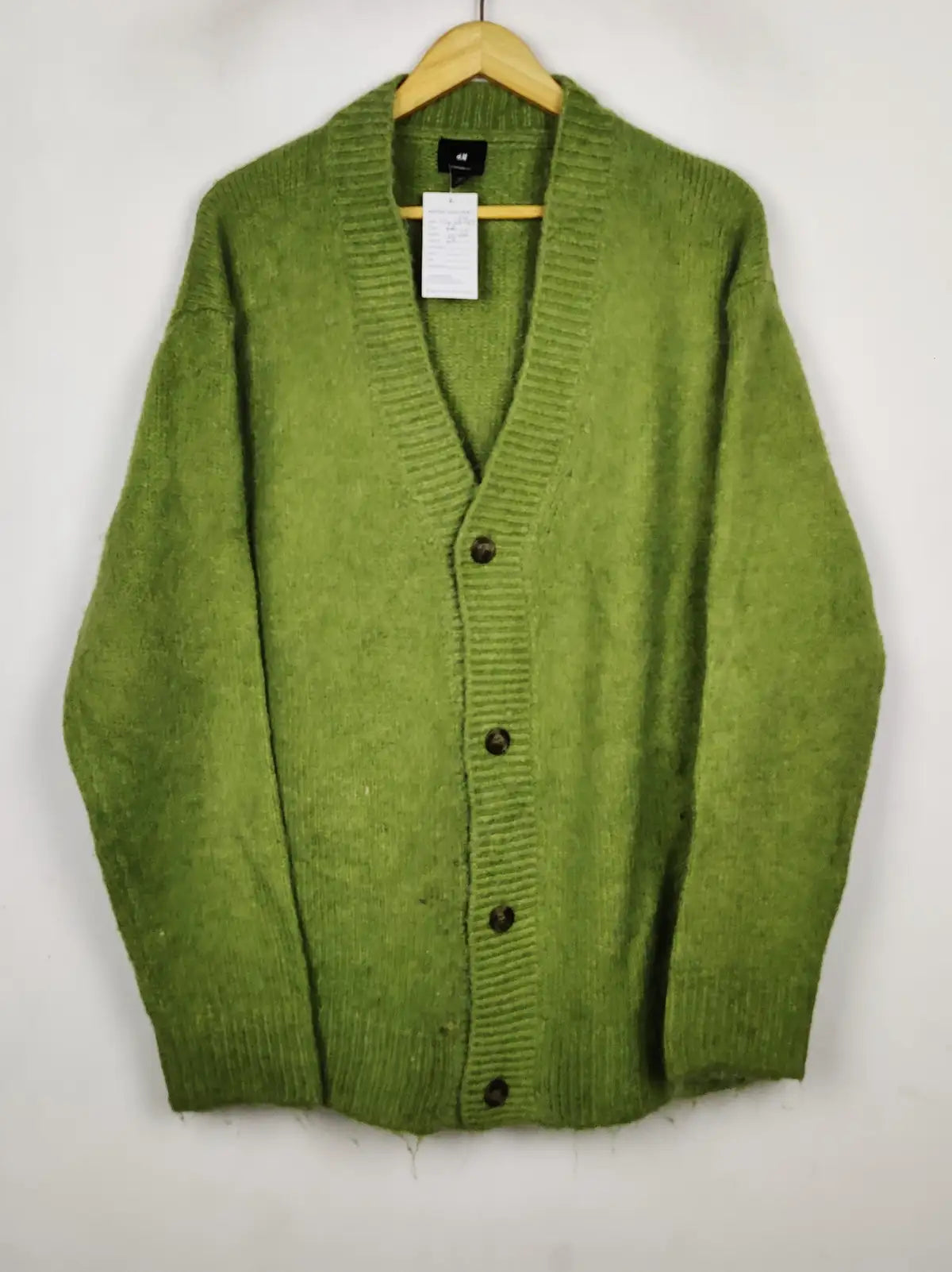 Buy online pre-used pre-loved 100% authentic & Original branded H&M (LS-18964) available in Pakistan. Top international brands avilable.