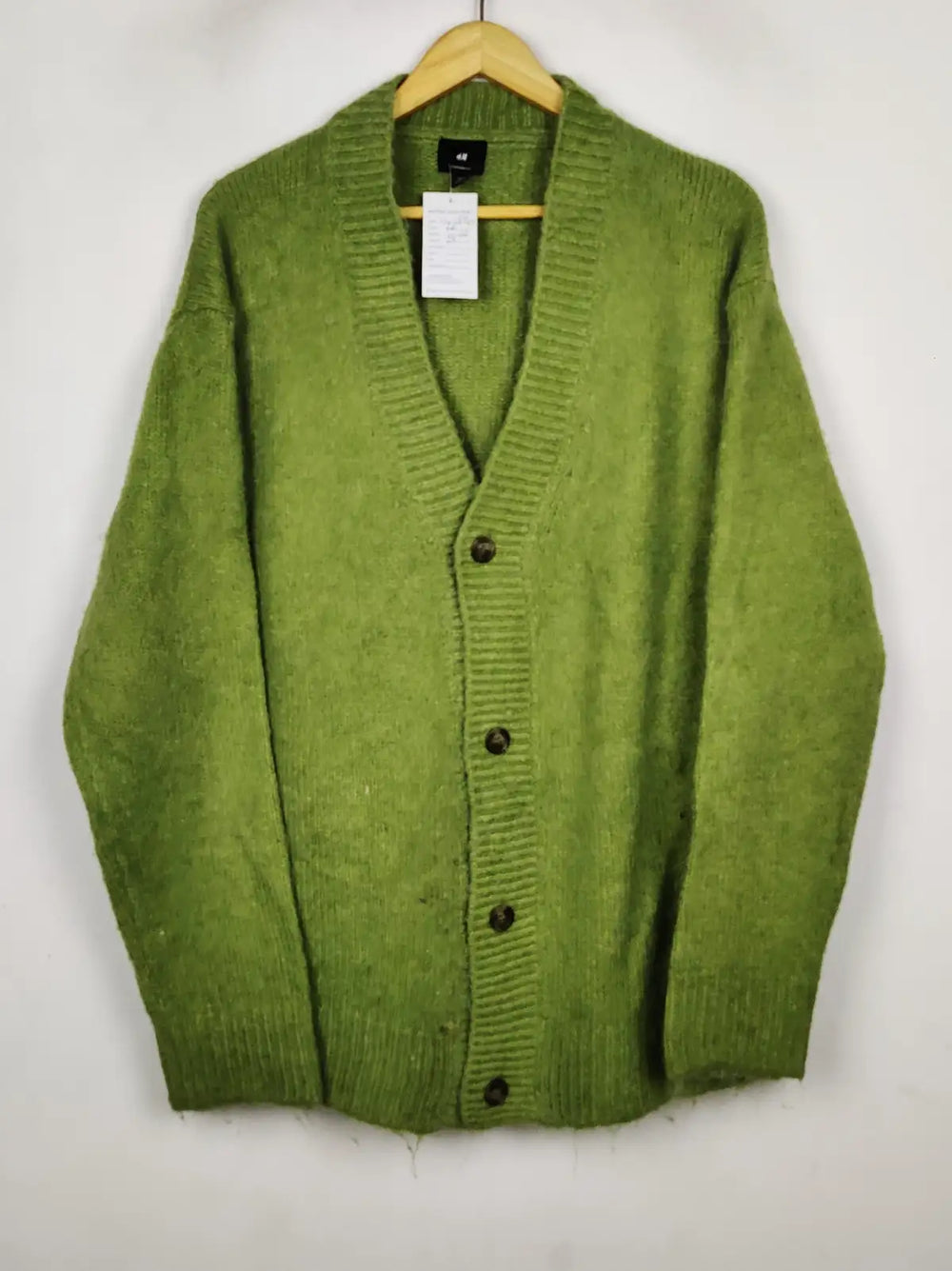 Buy online pre-used pre-loved 100% authentic & Original branded H&M (LS-18964) available in Pakistan. Top international brands avilable.