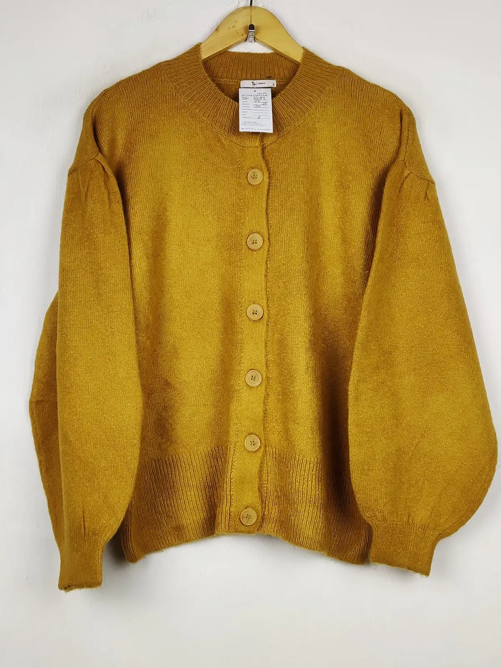 Buy online pre-used pre-loved 100% authentic & Original branded Tu (LS-19019) available in Pakistan. Top international brands avilable.