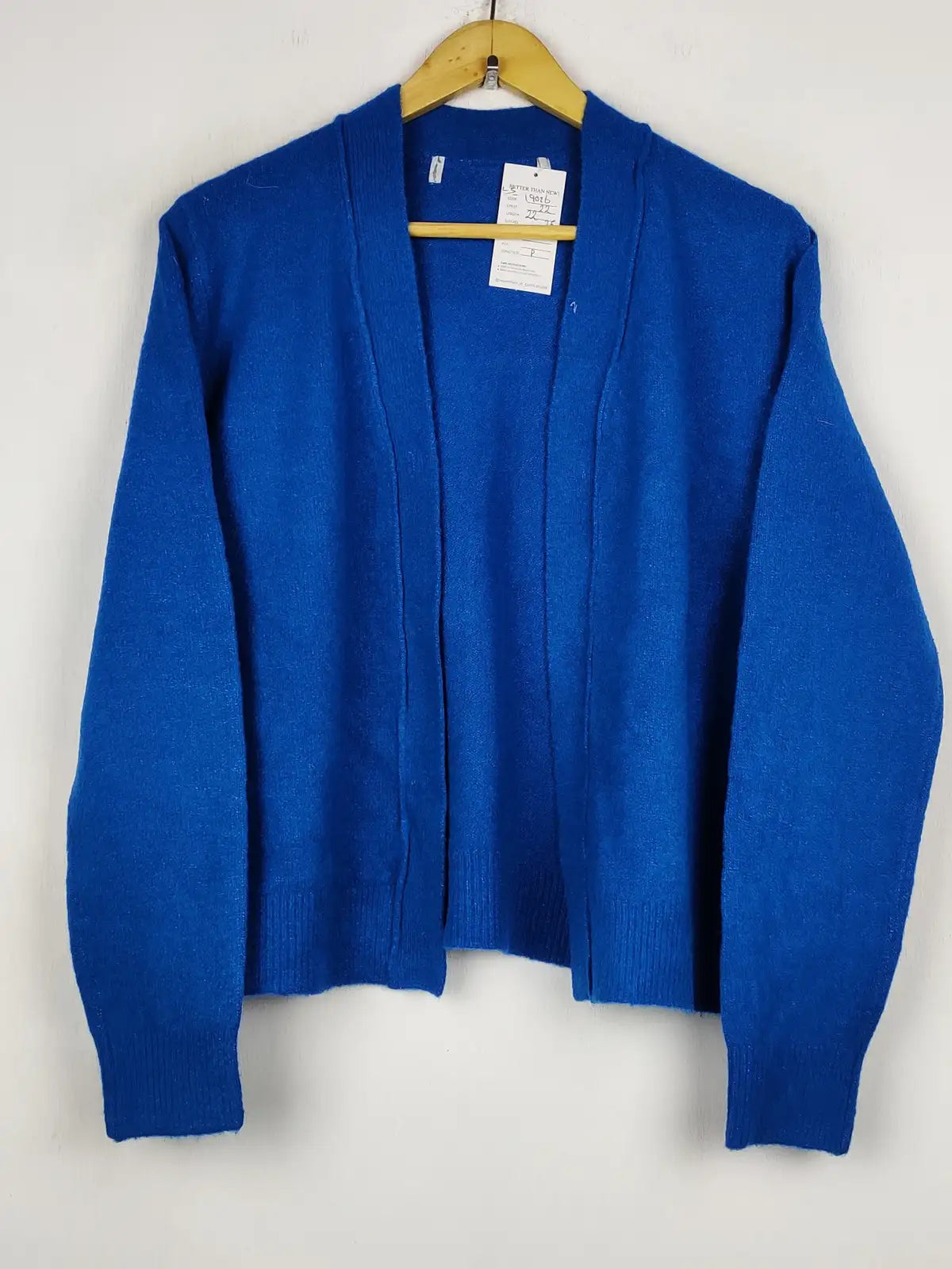 Buy online pre-used pre-loved 100% authentic & Original branded Unknown Brand (LS-19026) available in Pakistan. Top international brands avilable.