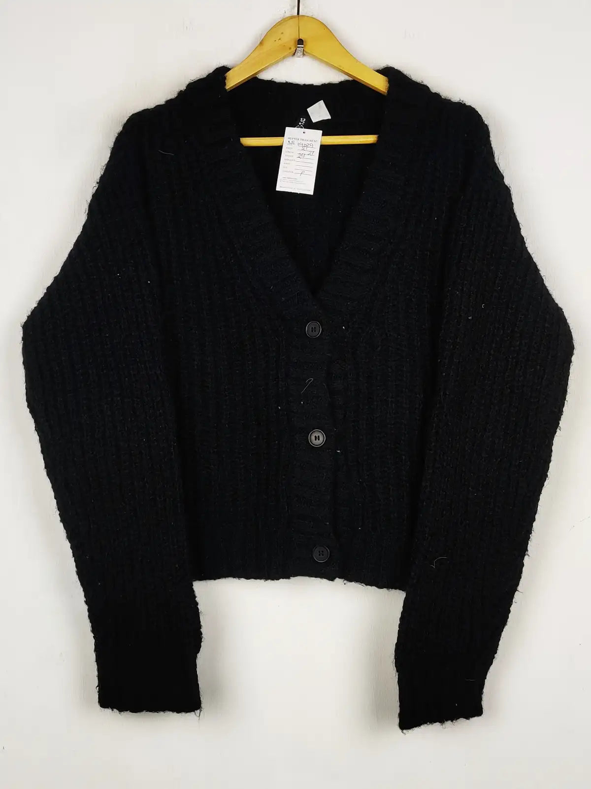 Buy online pre-used pre-loved 100% authentic & Original branded H&M (LS-19029) available in Pakistan. Top international brands avilable.