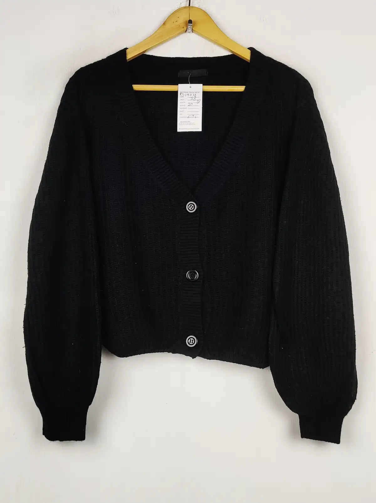 Buy online pre-used pre-loved 100% authentic & Original branded Unknown Brand (LS-19038) available in Pakistan. Top international brands avilable.