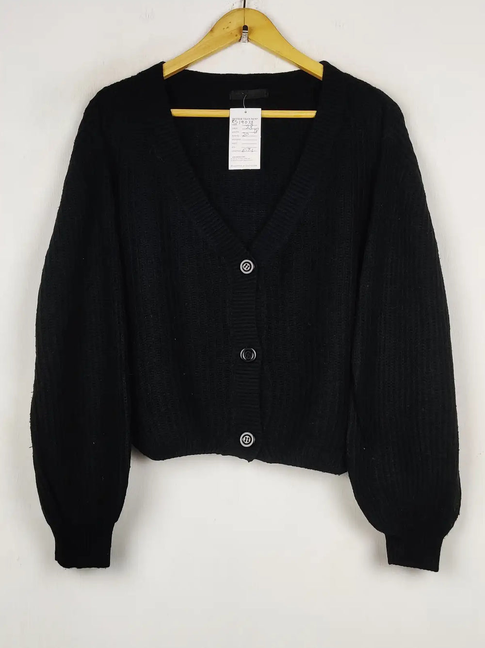 Buy online pre-used pre-loved 100% authentic & Original branded Unknown Brand (LS-19038) available in Pakistan. Top international brands avilable.
