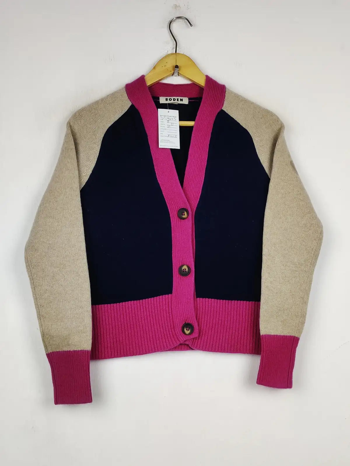 Buy online pre-used pre-loved 100% authentic & Original branded Boden (LS-19045) available in Pakistan. Top international brands avilable.