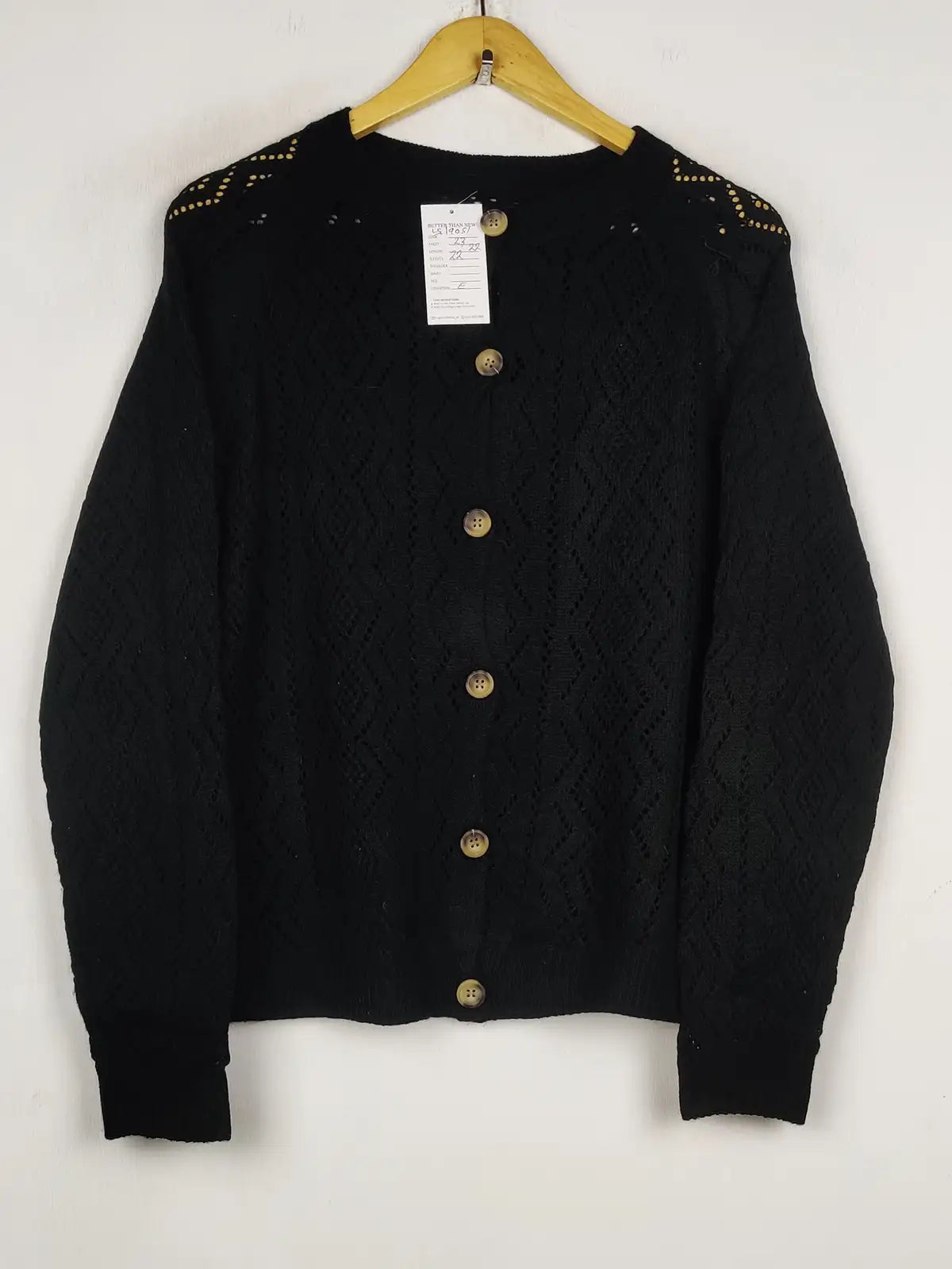 Buy online pre-used pre-loved 100% authentic & Original branded Unknown Brand (LS-19051) available in Pakistan. Top international brands avilable.
