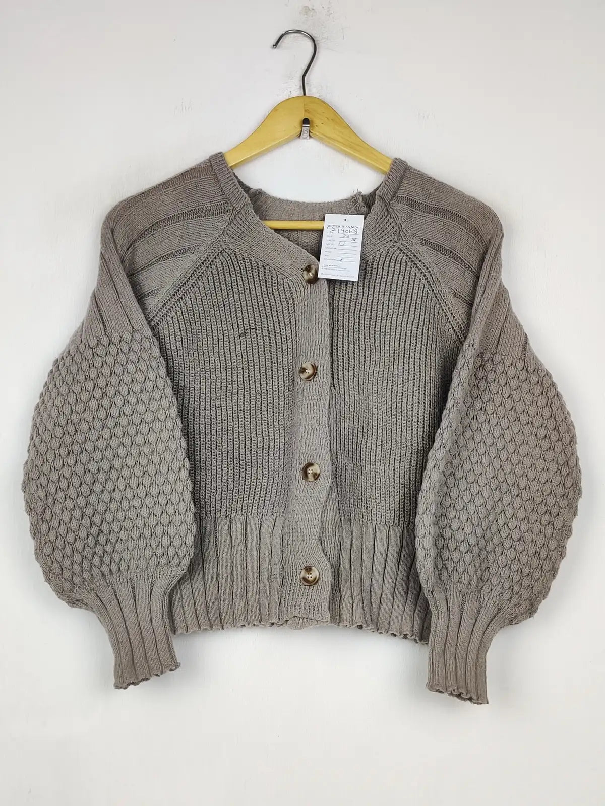 Buy online pre-used pre-loved 100% authentic & Original branded Unknown Brand (LS-19068) available in Pakistan. Top international brands avilable.