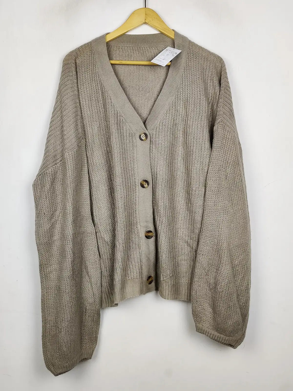 Buy online pre-used pre-loved 100% authentic & Original branded Unknown Brand (LS-19092) available in Pakistan. Top international brands avilable.