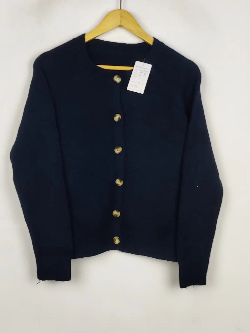 Buy online pre-used pre-loved 100% authentic & Original branded Unknown Brand (LS-19101) available in Pakistan. Top international brands avilable.