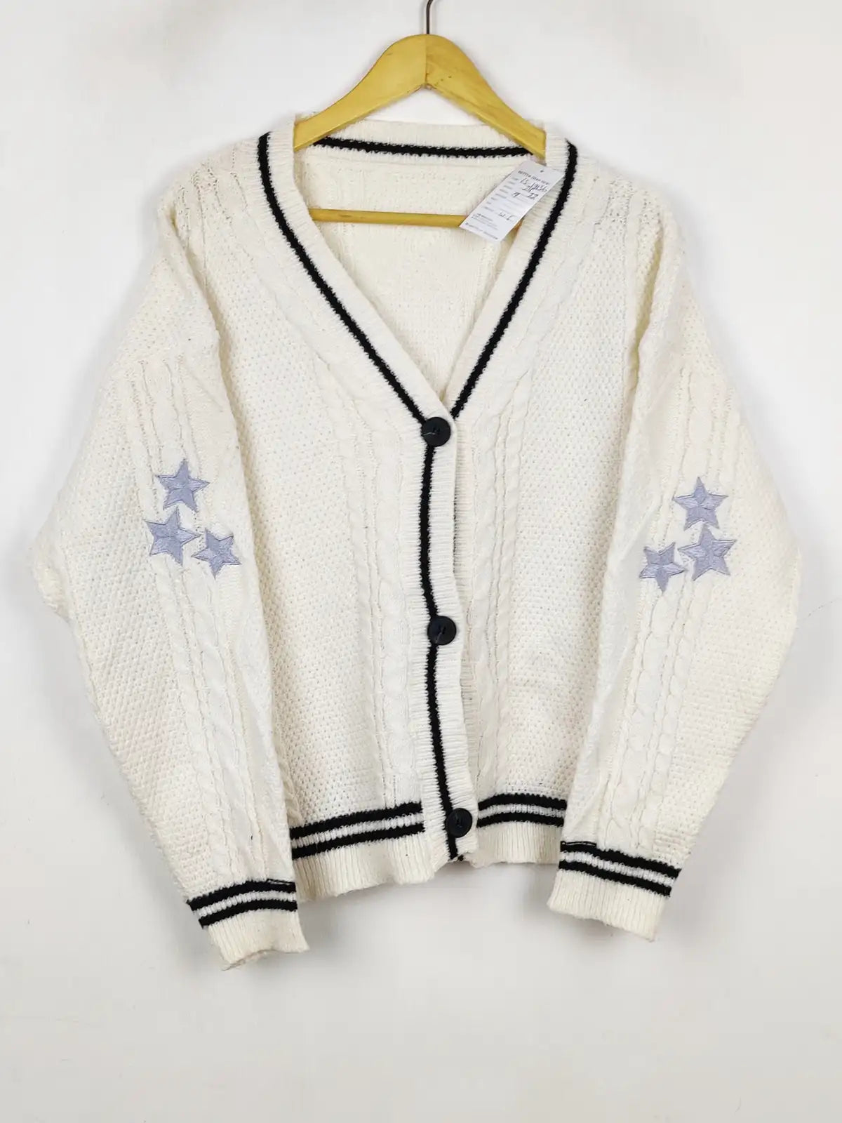 Buy online pre-used pre-loved 100% authentic & Original branded Unknown Brand (LS-19136) available in Pakistan. Top international brands avilable.