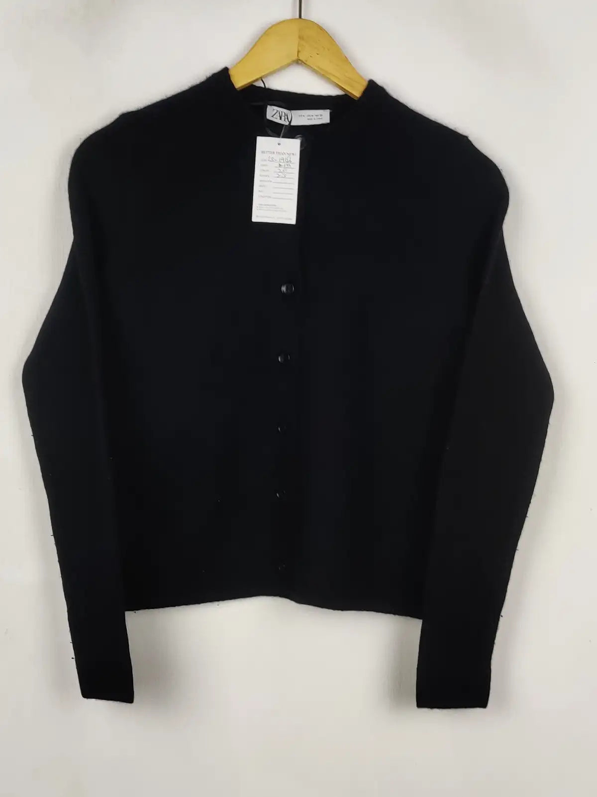 Buy online pre-used pre-loved 100% authentic & Original branded Zara (LS-19156) available in Pakistan. Top international brands avilable.