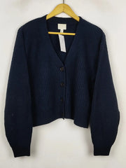 Buy online pre-used pre-loved 100% authentic & Original branded H&M (LS-19157) available in Pakistan. Top international brands avilable.