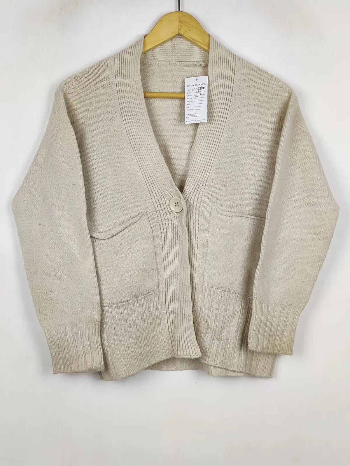 Buy online pre-used pre-loved 100% authentic & Original branded Unknown Brand (LS-19160) available in Pakistan. Top international brands avilable.