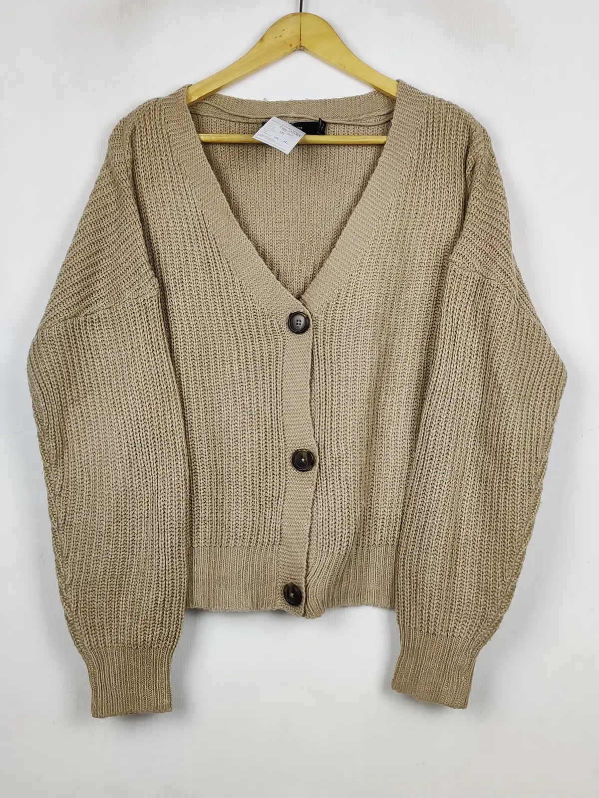 Buy online pre-used pre-loved 100% authentic & Original branded Vero Moda (LS-19185) available in Pakistan. Top international brands avilable.
