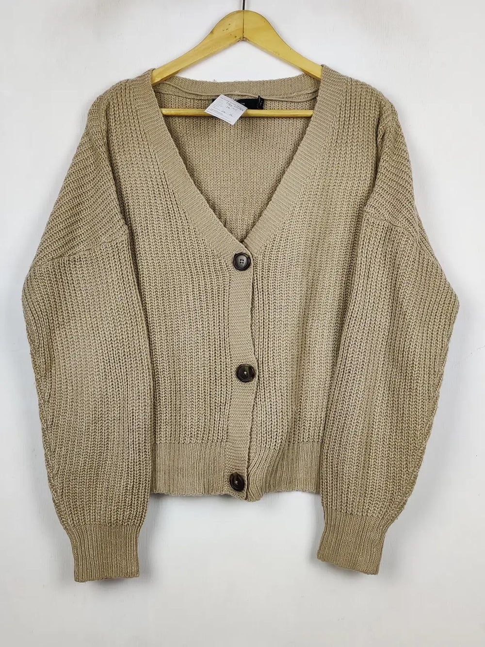 Buy online pre-used pre-loved 100% authentic & Original branded Vero Moda (LS-19185) available in Pakistan. Top international brands avilable.