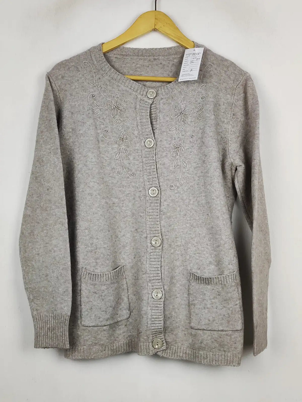 Buy online pre-used pre-loved 100% authentic & Original branded Unknown Brand (LS-19199) available in Pakistan. Top international brands avilable.