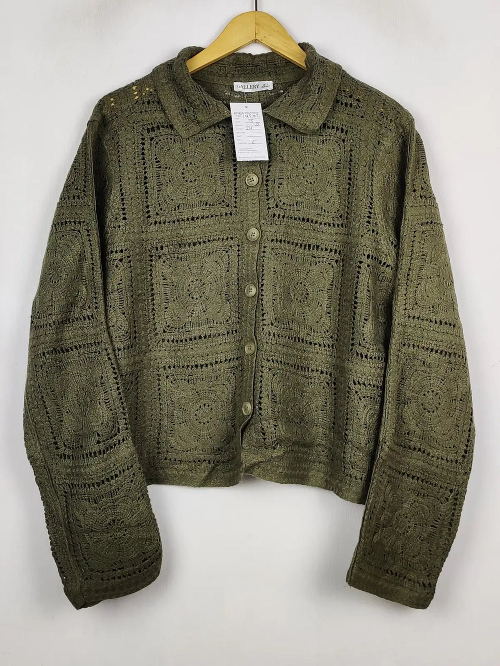 Buy online pre-used pre-loved 100% authentic & Original branded Gallery (LS-19202) available in Pakistan. Top international brands avilable.