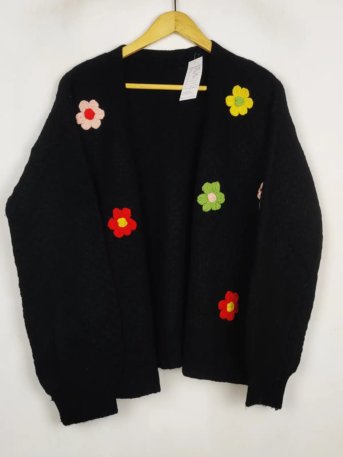Buy online pre-used pre-loved 100% authentic & Original branded Unknown Brand (LS-19220) available in Pakistan. Top international brands avilable.