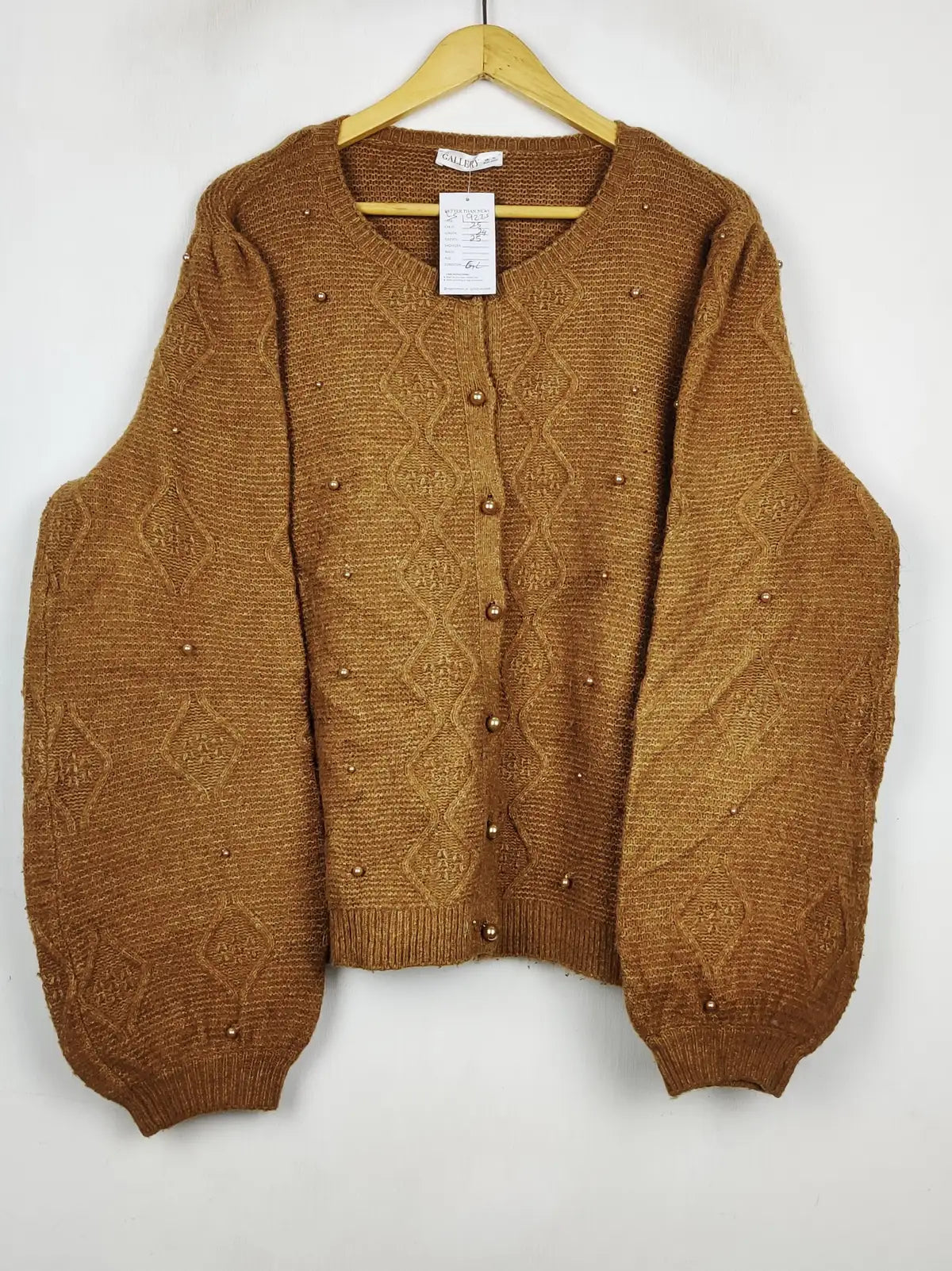 Buy online pre-used pre-loved 100% authentic & Original branded Gallery (LS-19225) available in Pakistan. Top international brands avilable.