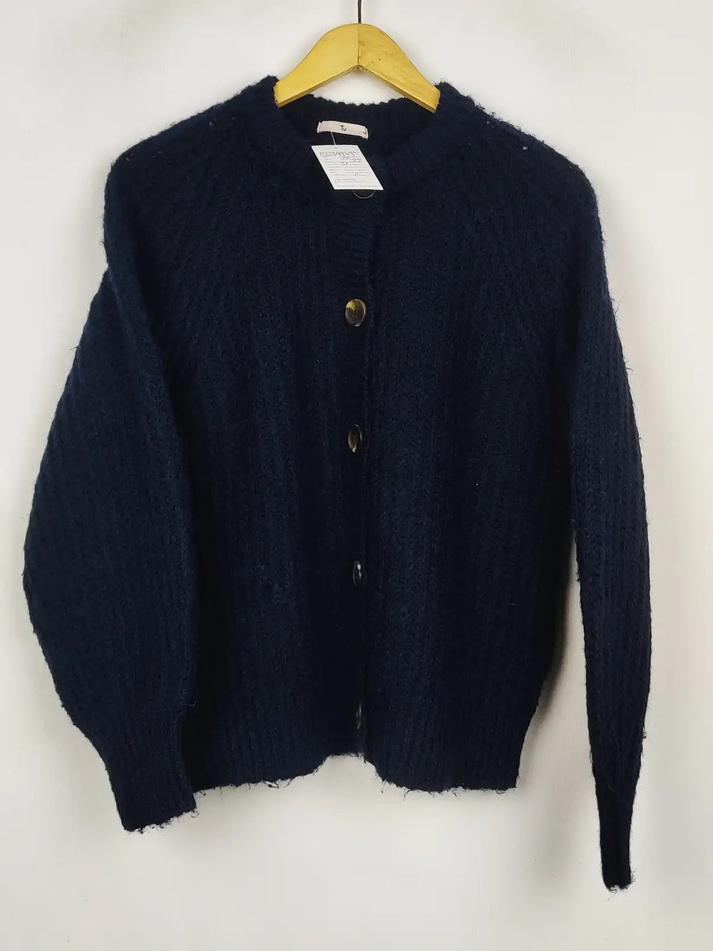 Buy online pre-used pre-loved 100% authentic & Original branded Tu (LS-19243) available in Pakistan. Top international brands avilable.