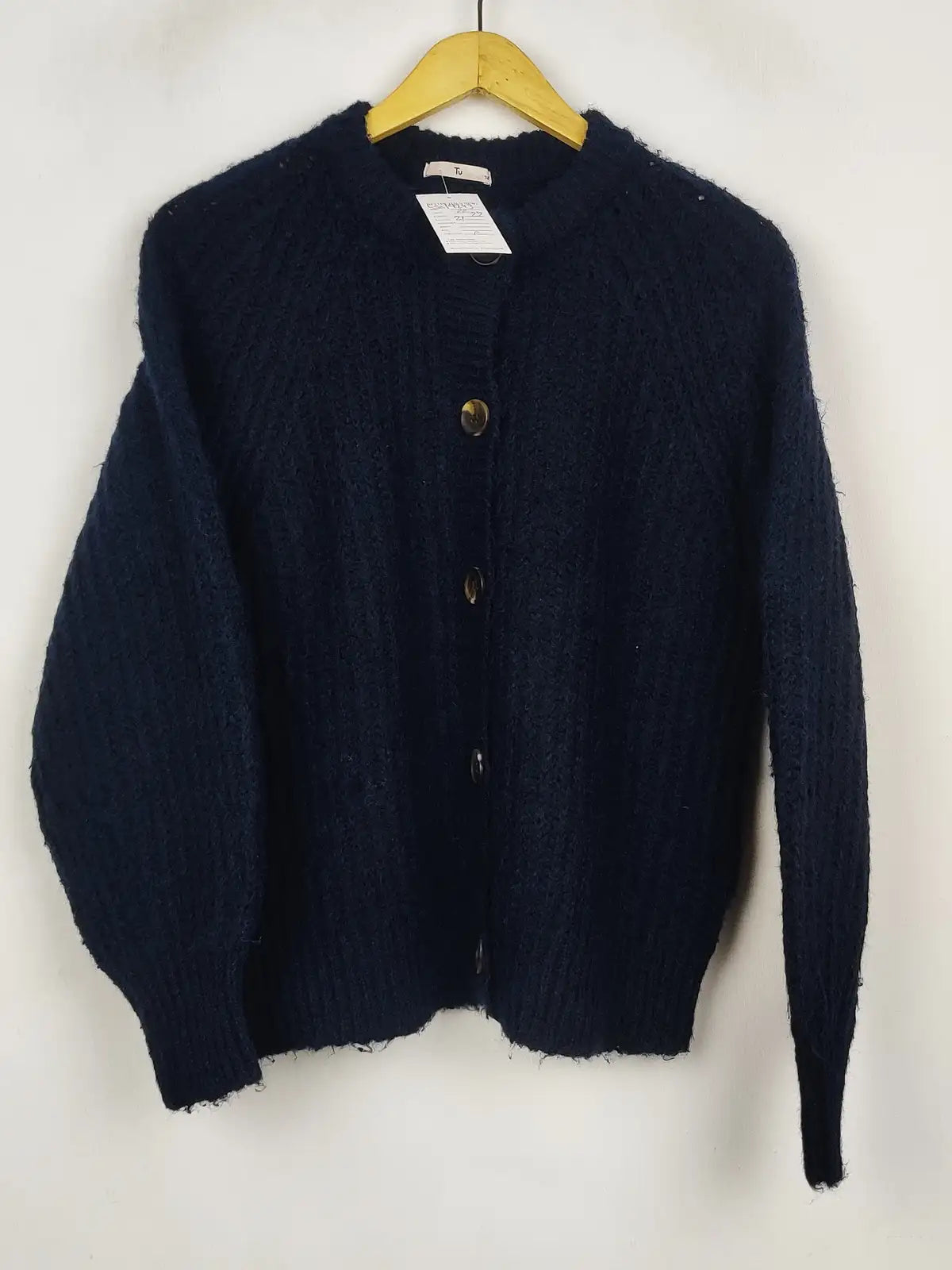 Buy online pre-used pre-loved 100% authentic & Original branded Tu (LS-19243) available in Pakistan. Top international brands avilable.
