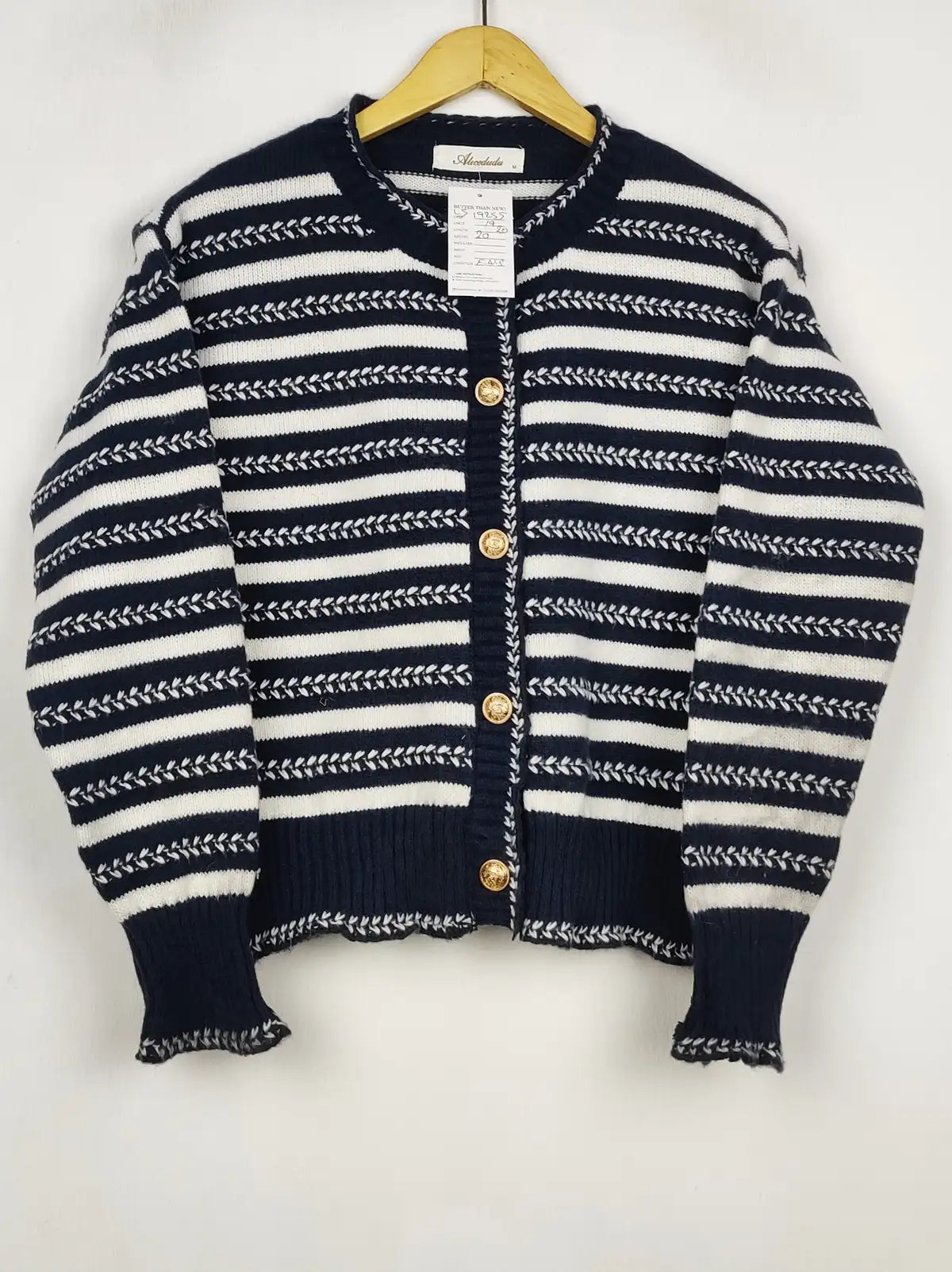 Buy online pre-used pre-loved 100% authentic & Original branded Unknown Brand (LS-19255) available in Pakistan. Top international brands avilable.