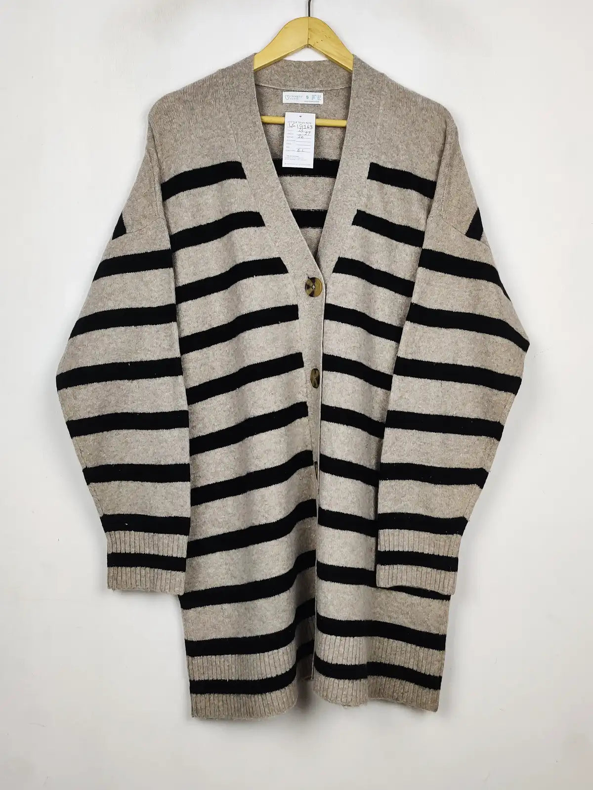 Buy online pre-used pre-loved 100% authentic & Original branded Primark (LS-19268) available in Pakistan. Top international brands avilable.