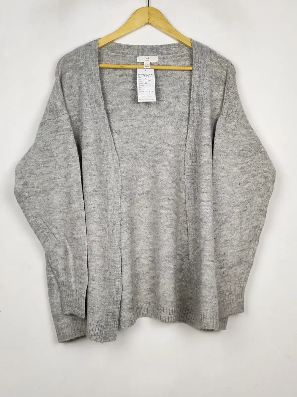 Buy online pre-used pre-loved 100% authentic & Original branded H&M (LS-19278) available in Pakistan. Top international brands avilable.