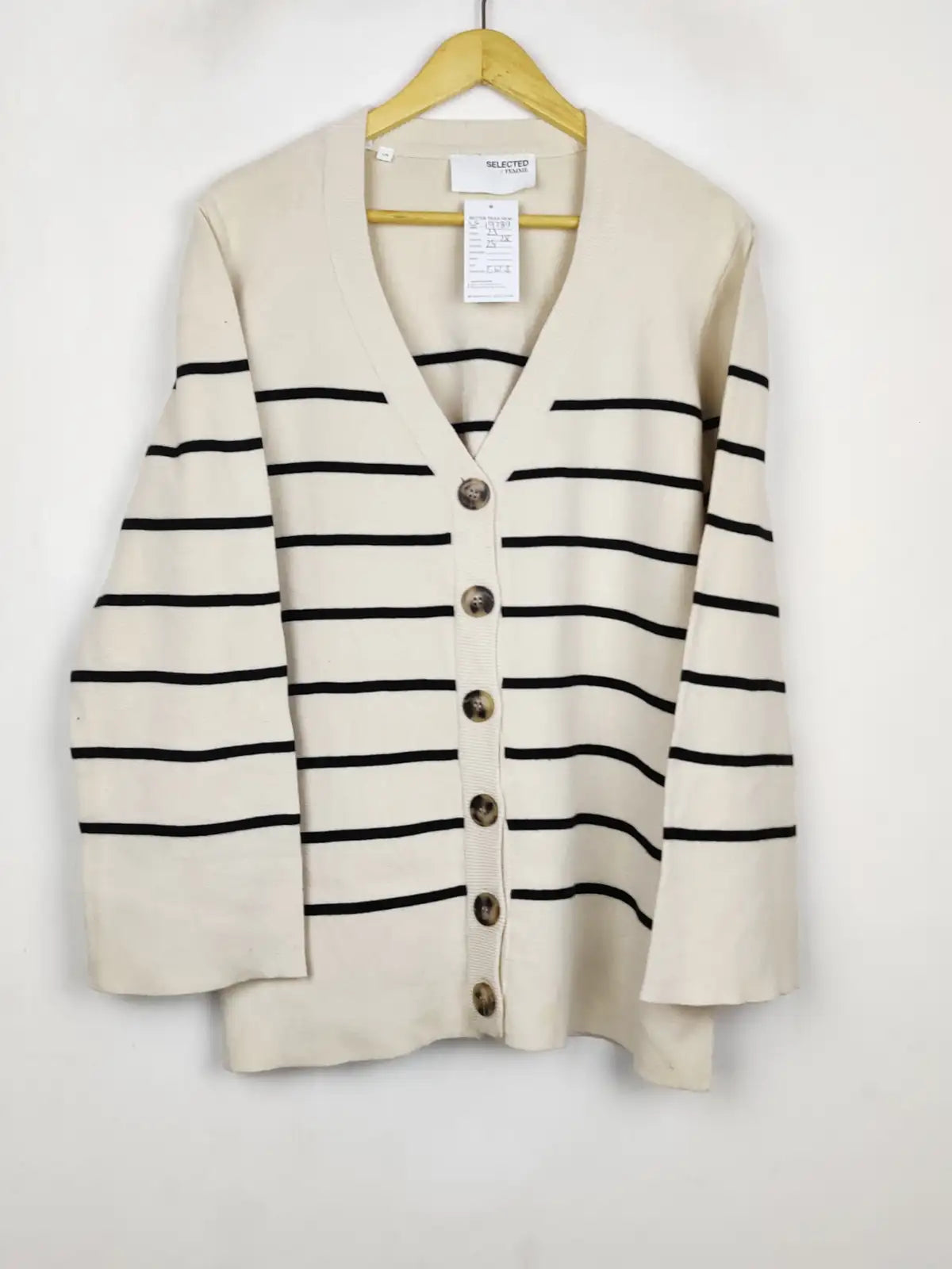Buy online pre-used pre-loved 100% authentic & Original branded Selected (LS-19289) available in Pakistan. Top international brands avilable.