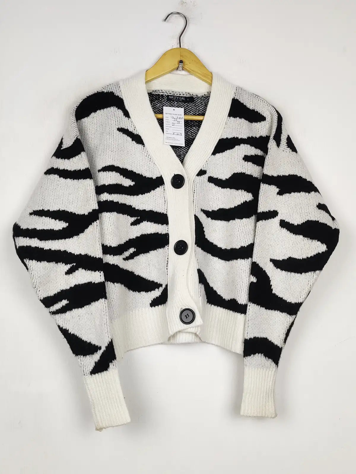 Buy online pre-used pre-loved 100% authentic & Original branded Nasty Gal (LS-19333) available in Pakistan. Top international brands avilable.