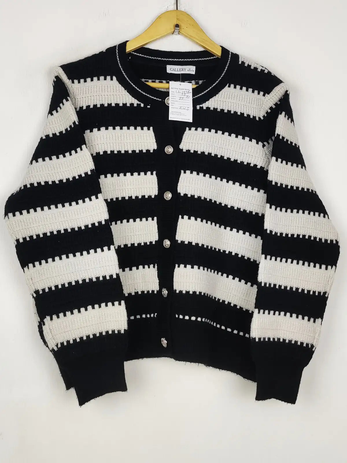Buy online pre-used pre-loved 100% authentic & Original branded Gallery (LS-19360) available in Pakistan. Top international brands avilable.