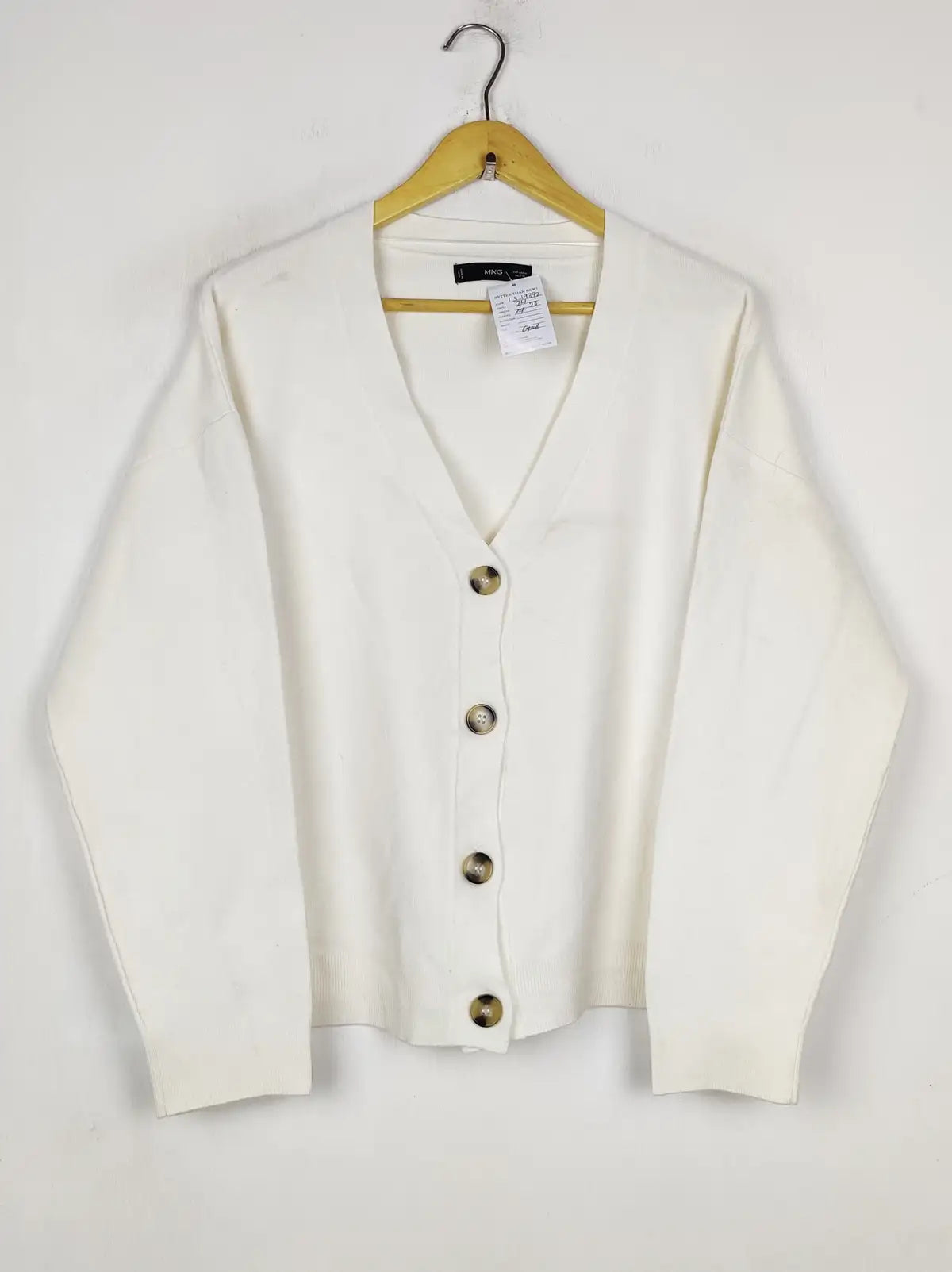 Buy online pre-used pre-loved 100% authentic & Original branded Mango (LS-19392) available in Pakistan. Top international brands avilable.