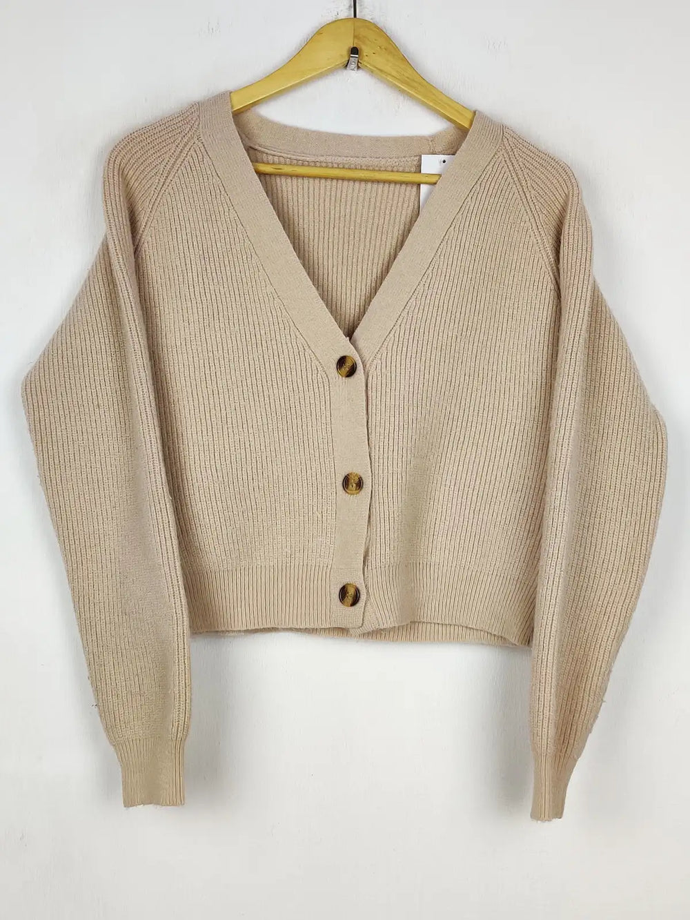 Buy online pre-used pre-loved 100% authentic & Original branded Unknown Brand (LS-19394) available in Pakistan. Top international brands avilable.