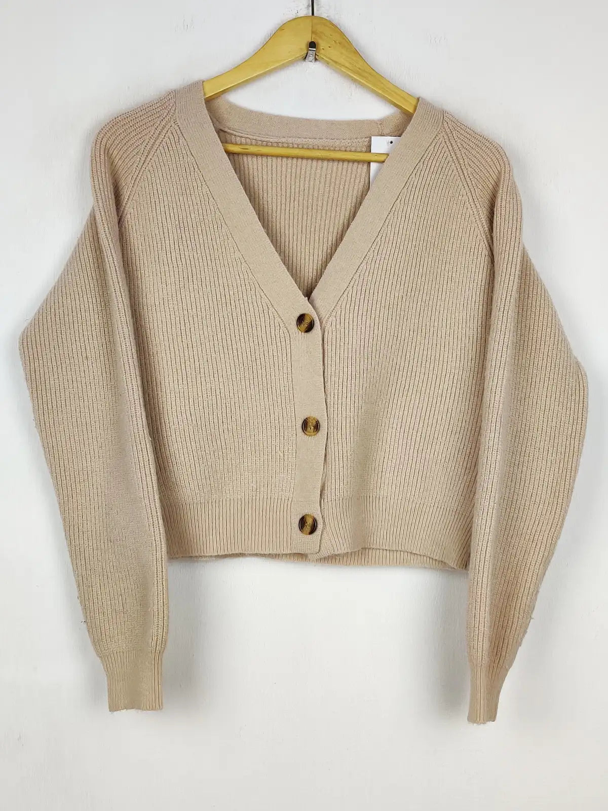 Buy online pre-used pre-loved 100% authentic & Original branded Unknown Brand (LS-19394) available in Pakistan. Top international brands avilable.