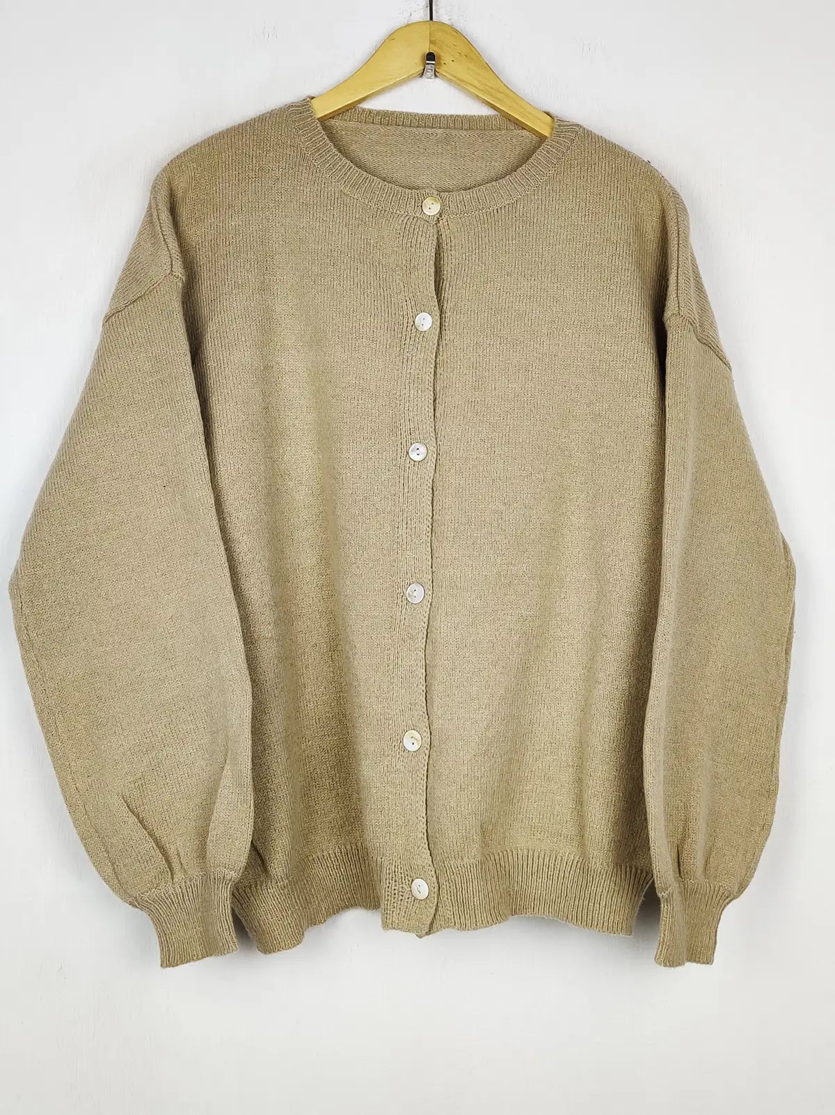 Buy online pre-used pre-loved 100% authentic & Original branded Unknown Brand (LS-19404) available in Pakistan. Top international brands avilable.