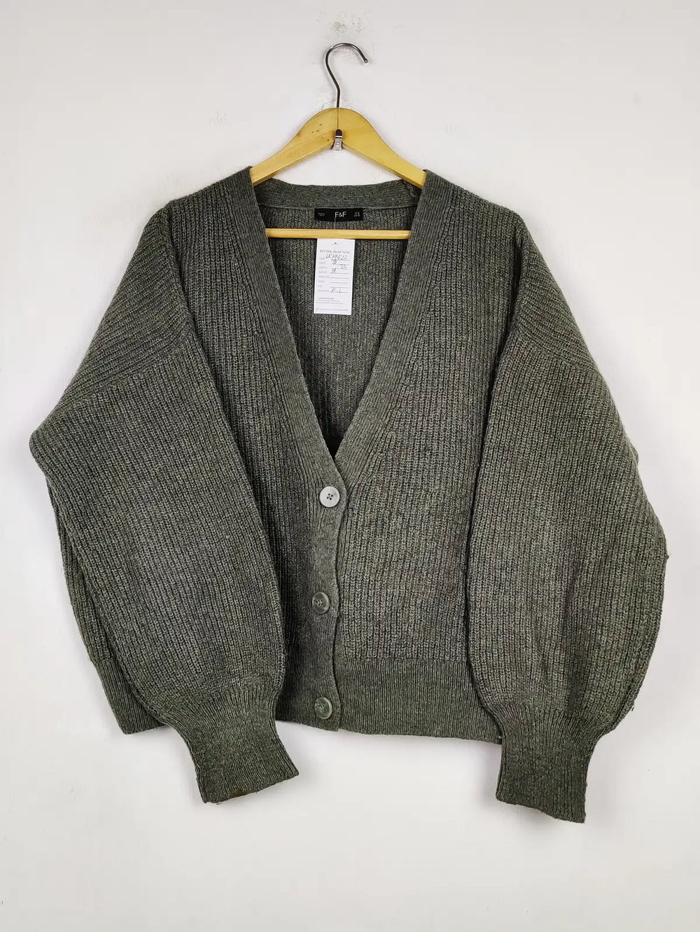 Buy online pre-used pre-loved 100% authentic & Original branded F&F (LS-19522) available in Pakistan. Top international brands avilable.
