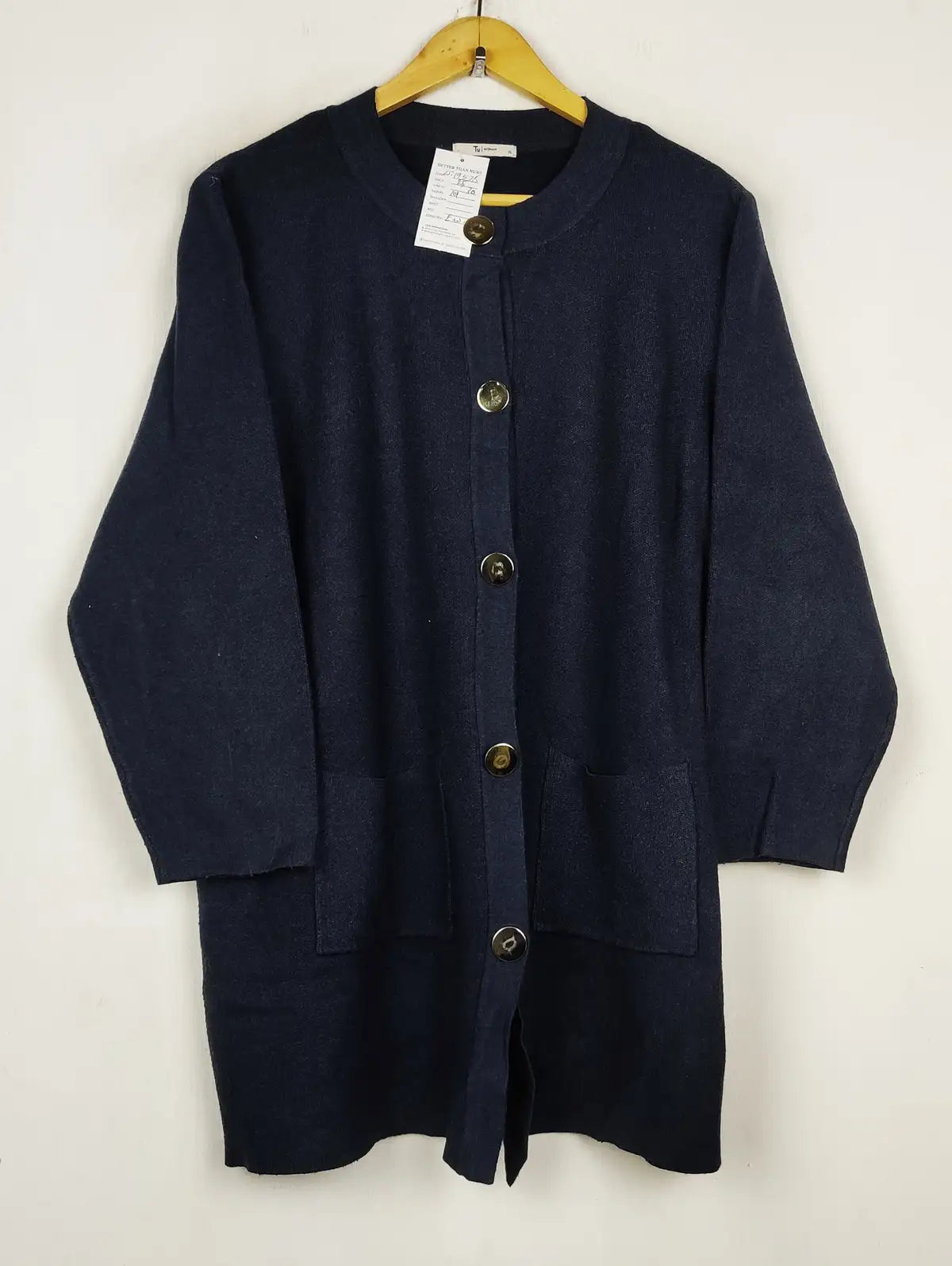 Buy online pre-used pre-loved 100% authentic & Original branded Tu (LS-19538) available in Pakistan. Top international brands avilable.
