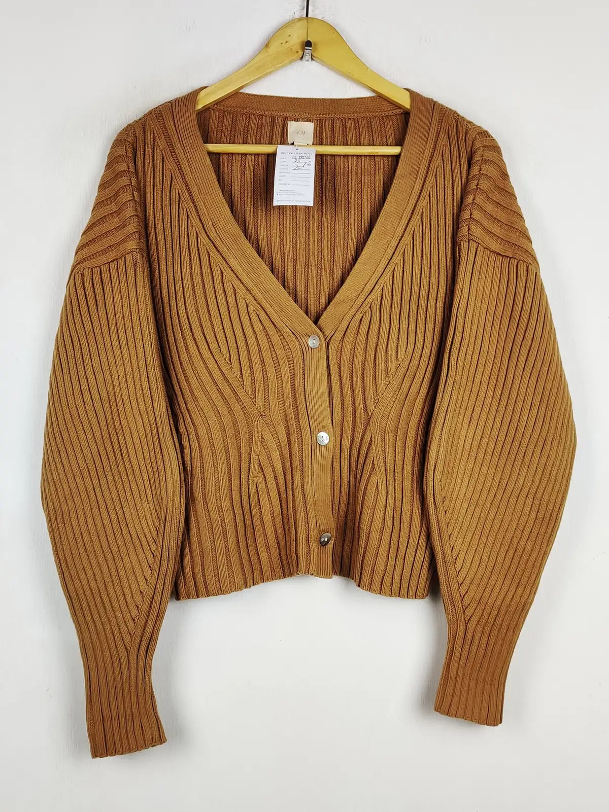 Buy online pre-used pre-loved 100% authentic & Original branded H&M (LS-19596) available in Pakistan. Top international brands avilable.