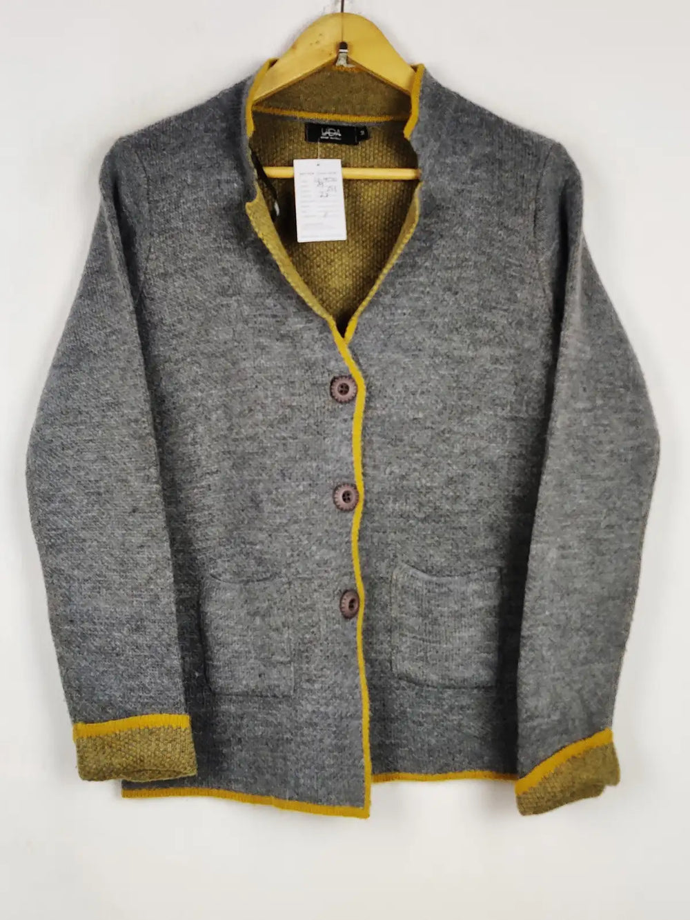 Buy online pre-used pre-loved 100% authentic & Original branded Yida (LS-19599) available in Pakistan. Top international brands avilable.