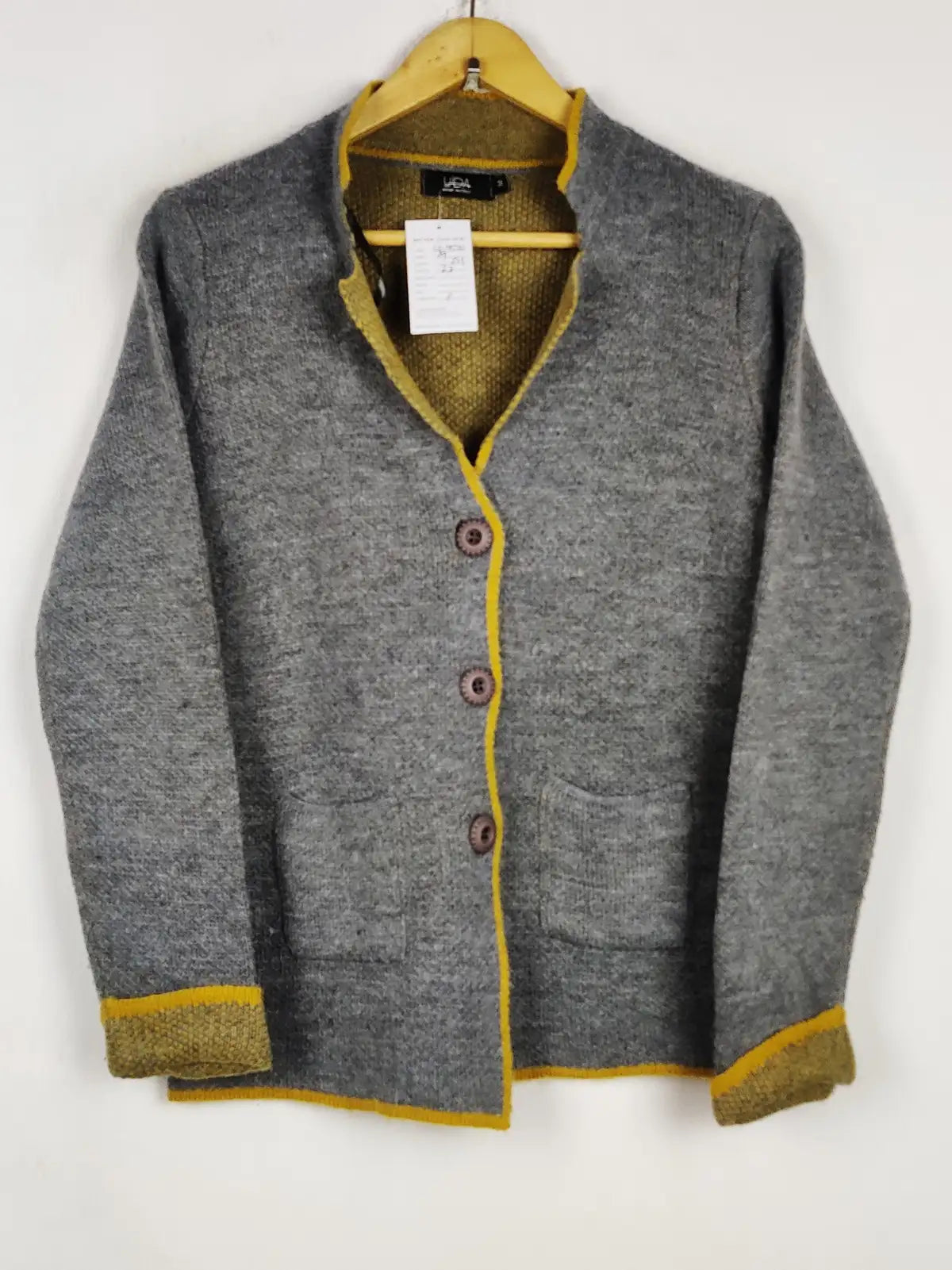 Buy online pre-used pre-loved 100% authentic & Original branded Yida (LS-19599) available in Pakistan. Top international brands avilable.