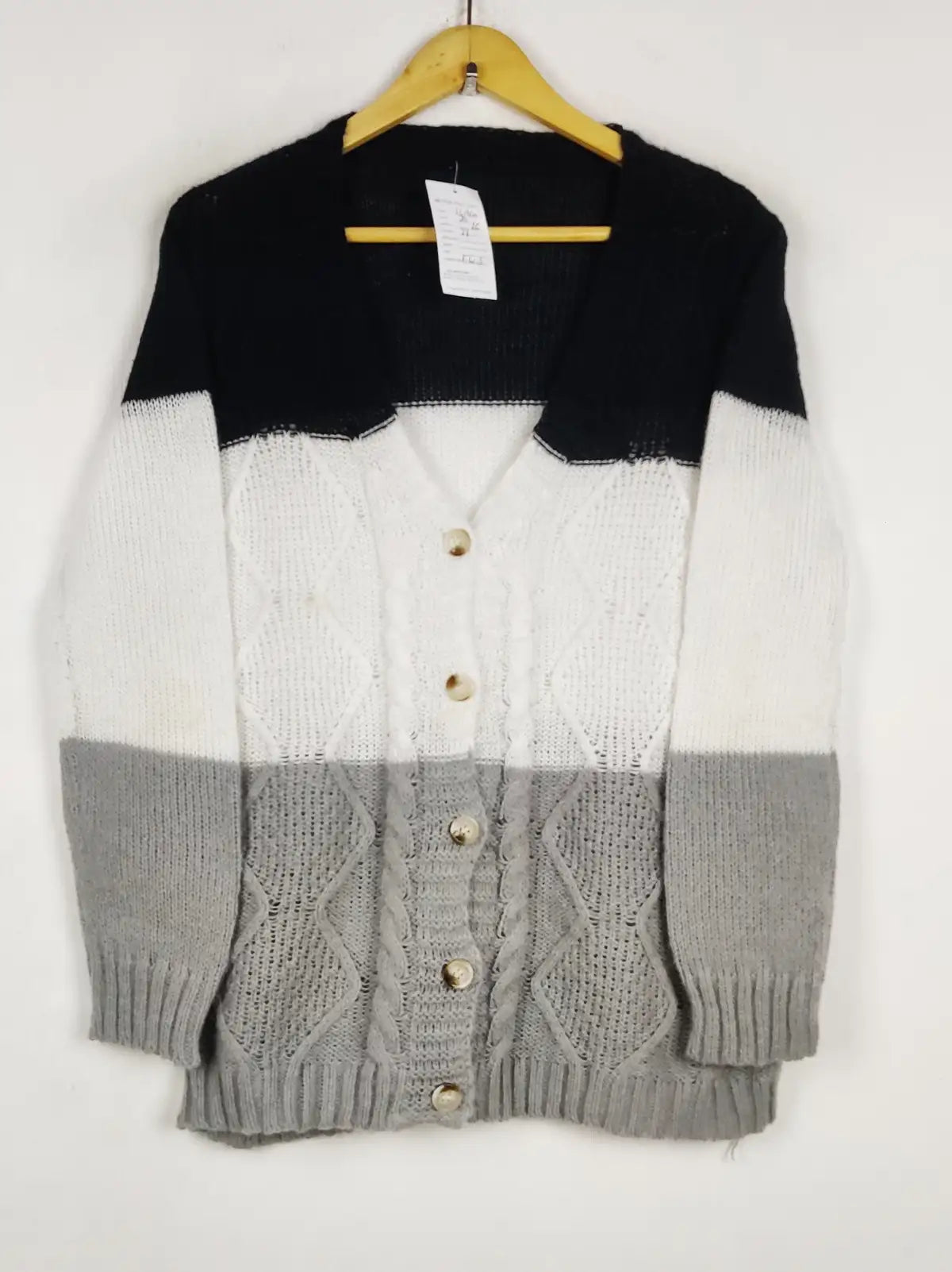 Buy online pre-used pre-loved 100% authentic & Original branded Shein (LS-19600) available in Pakistan. Top international brands avilable.