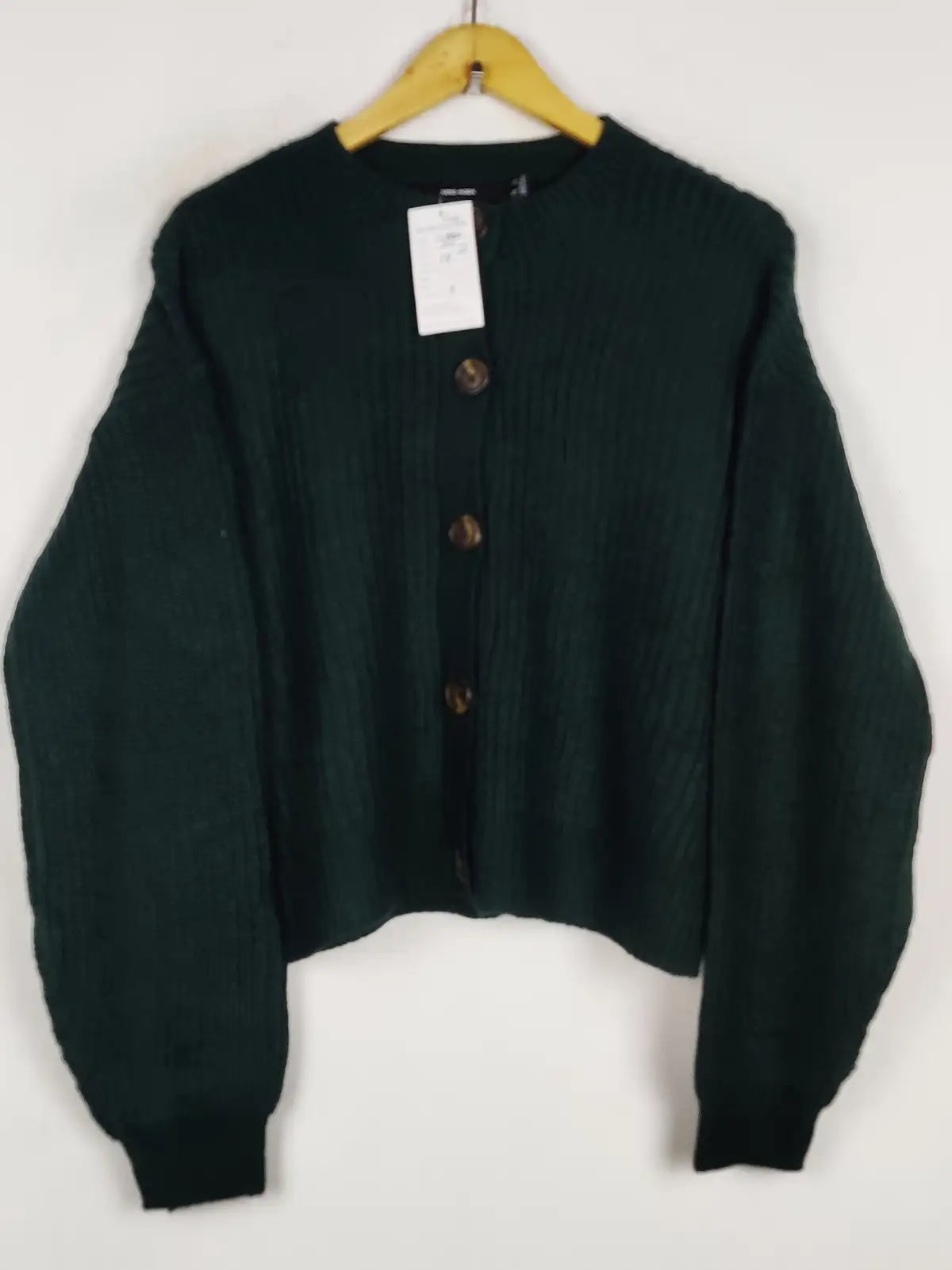 Buy online pre-used pre-loved 100% authentic & Original branded Vero Moda (LS-19602) available in Pakistan. Top international brands avilable.
