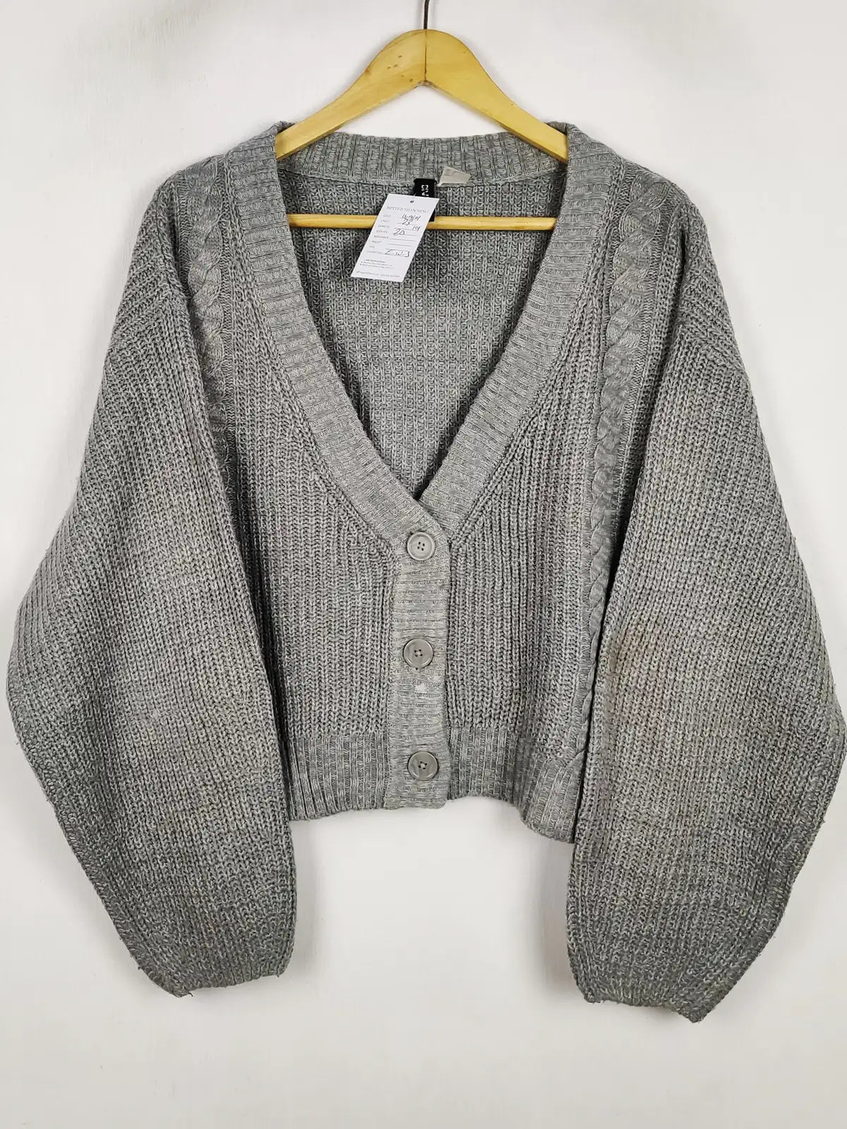 Buy online pre-used pre-loved 100% authentic & Original branded H&M (LS-19609) available in Pakistan. Top international brands avilable.