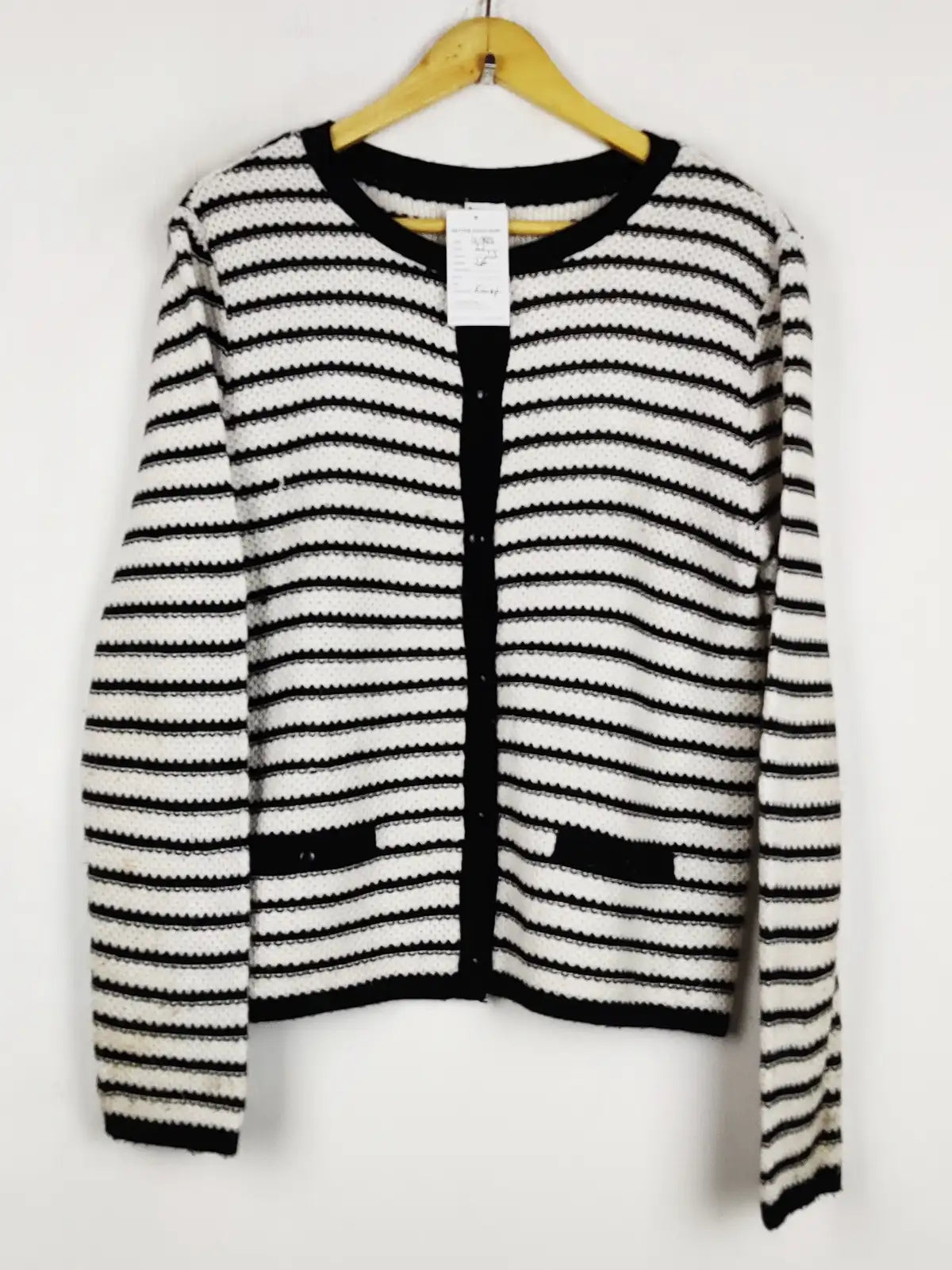 Buy online pre-used pre-loved 100% authentic & Original branded Ema (LS-19622) available in Pakistan. Top international brands avilable.