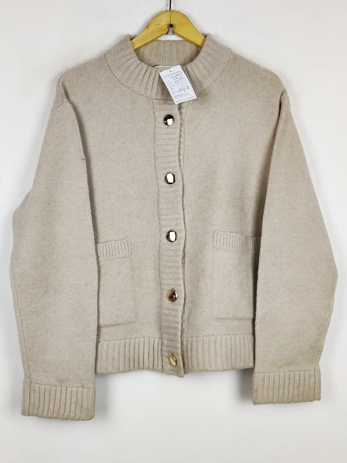 Buy online pre-used pre-loved 100% authentic & Original branded Primark (LS-19637) available in Pakistan. Top international brands avilable.