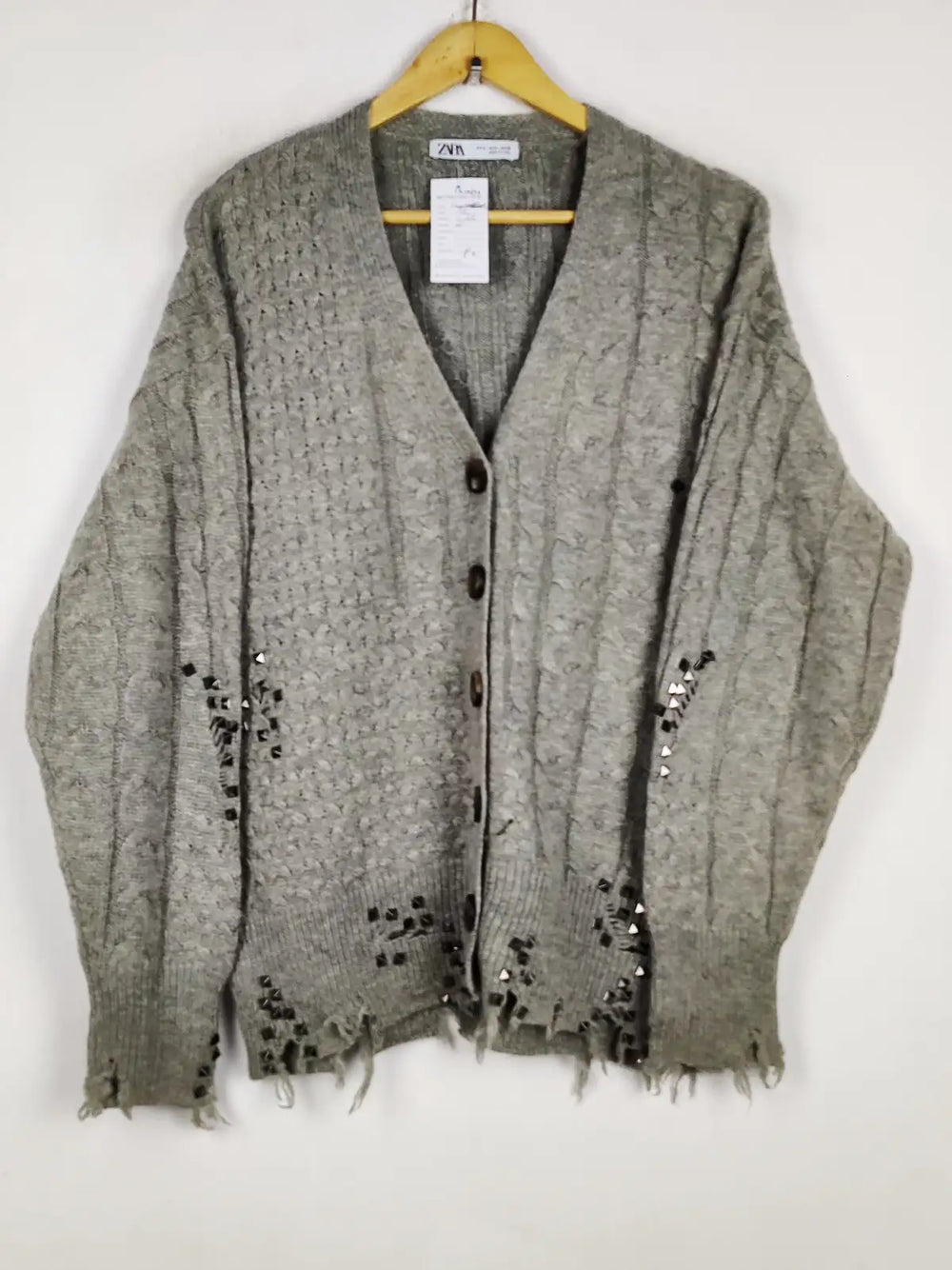 Buy online pre-used pre-loved 100% authentic & Original branded Zara (LS-19640) available in Pakistan. Top international brands avilable.
